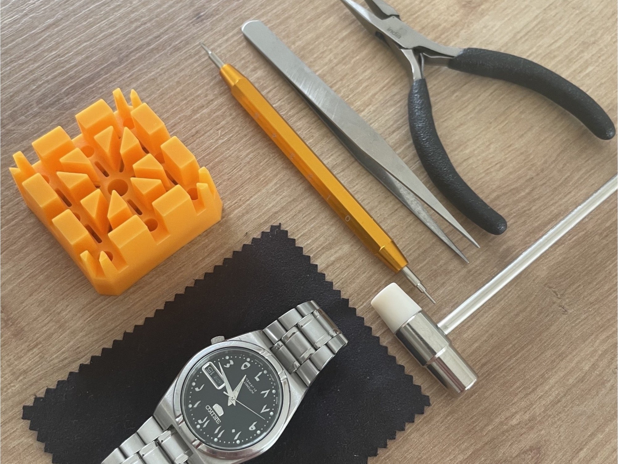 Régler ou ajuster votre bracelet de montre : le guide complet.