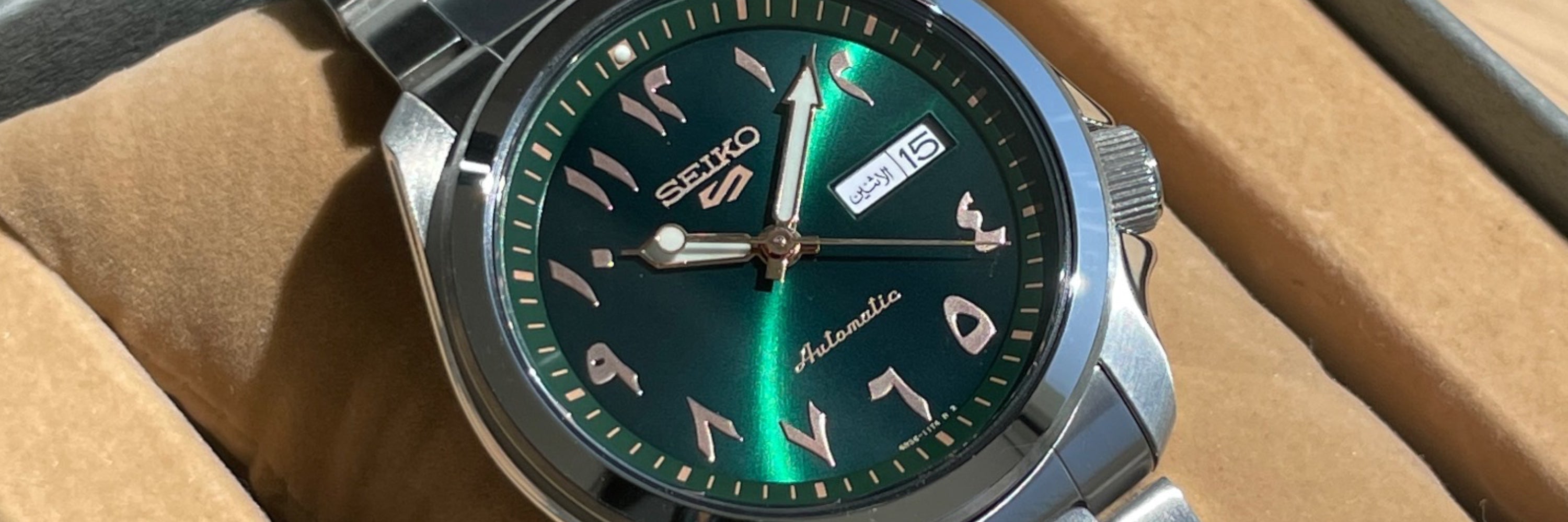 Montre avec un index en chiffres arabes