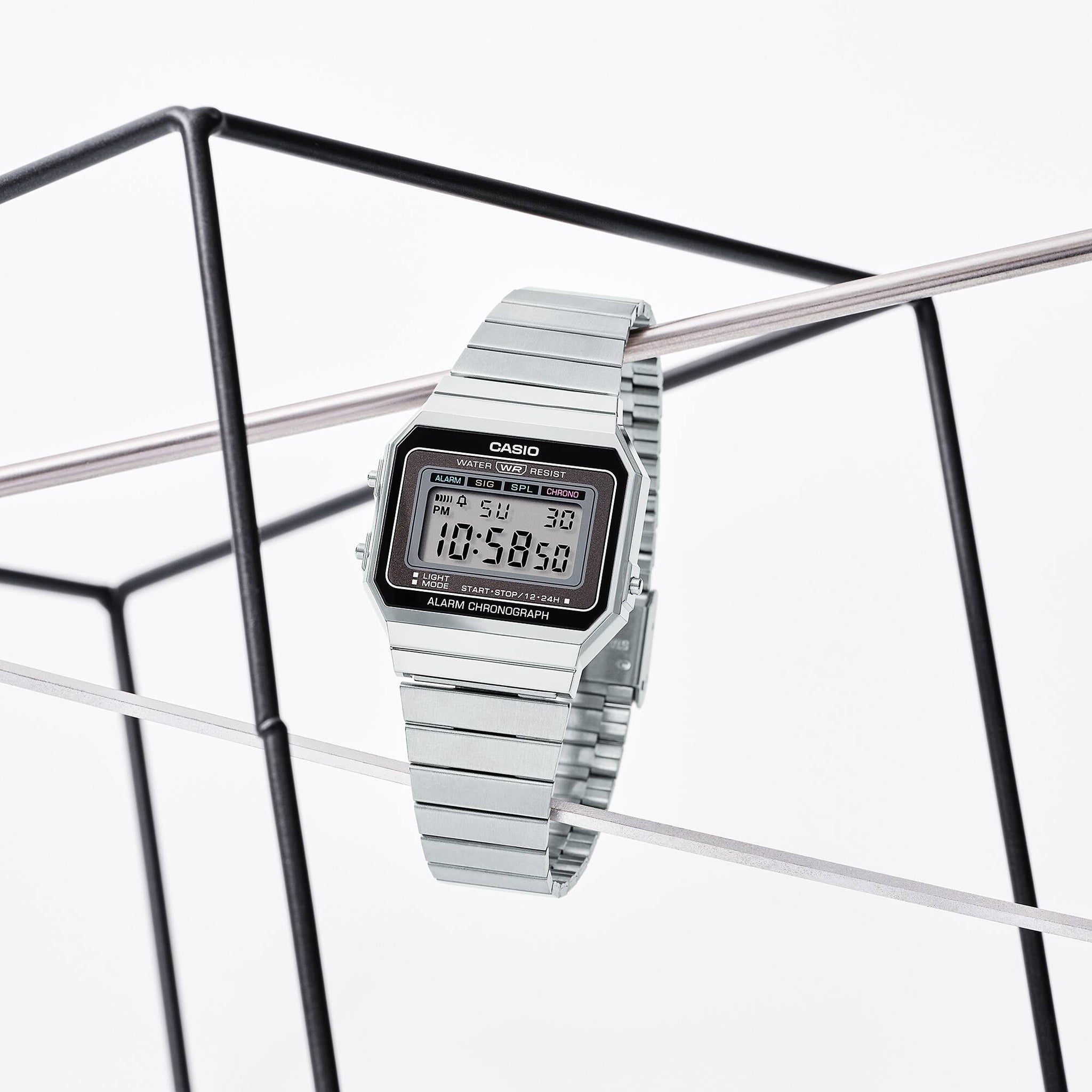 Montre Casio Mixte Vintage A700W-1A Quartz Digitale Argent Noir