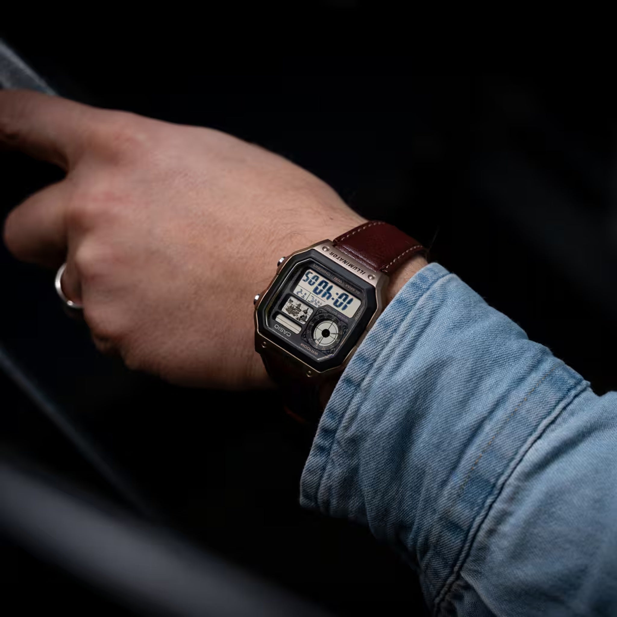 Montre Casio Homme AE-1200WHL-5A Quartz Digitale Bronze Noir