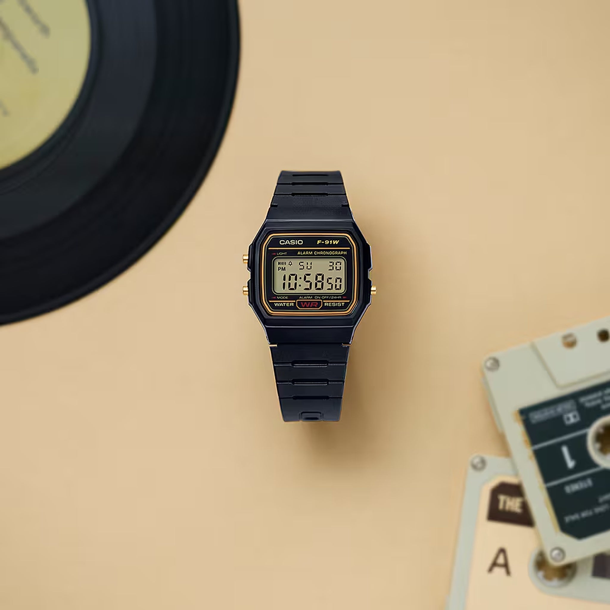 Montre Casio Mixte F-91WG-9Q Quartz Digitale Noir Doré