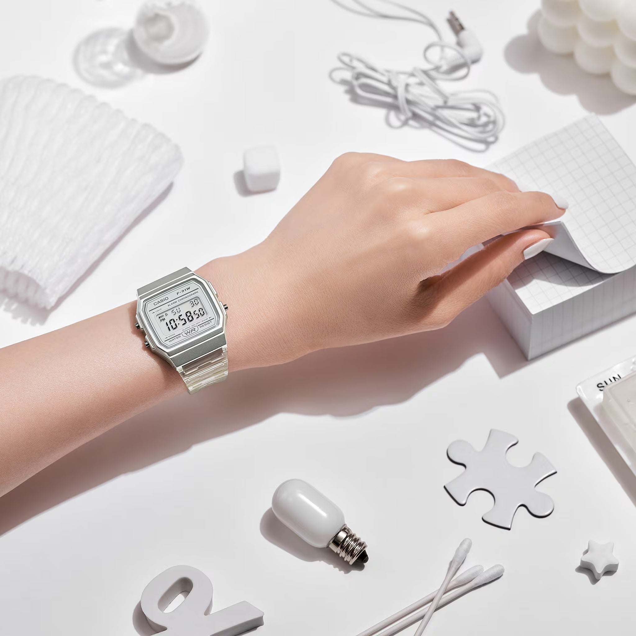Montre Casio Mixte F-91WS-7 Quartz Digitale Argent Blanc
