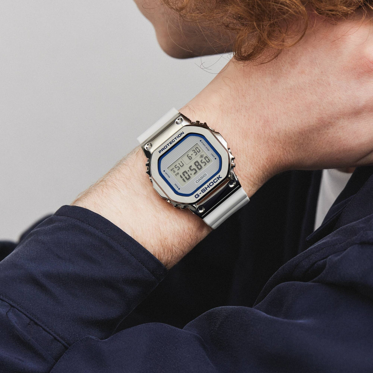 Casio G-Shock GM-5600LC-7 Herrenuhr Silber Weiß