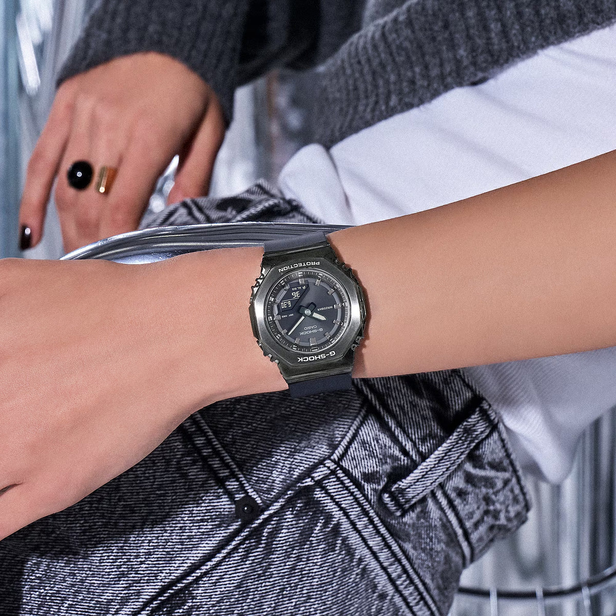 Casio G-Shock GM-S2110B-8A Damenuhr Schwarz