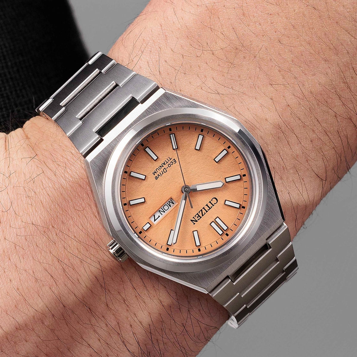 Montre Citizen AW0130-85ZE Eco-Drive 39.5mm Super Titanium Homme