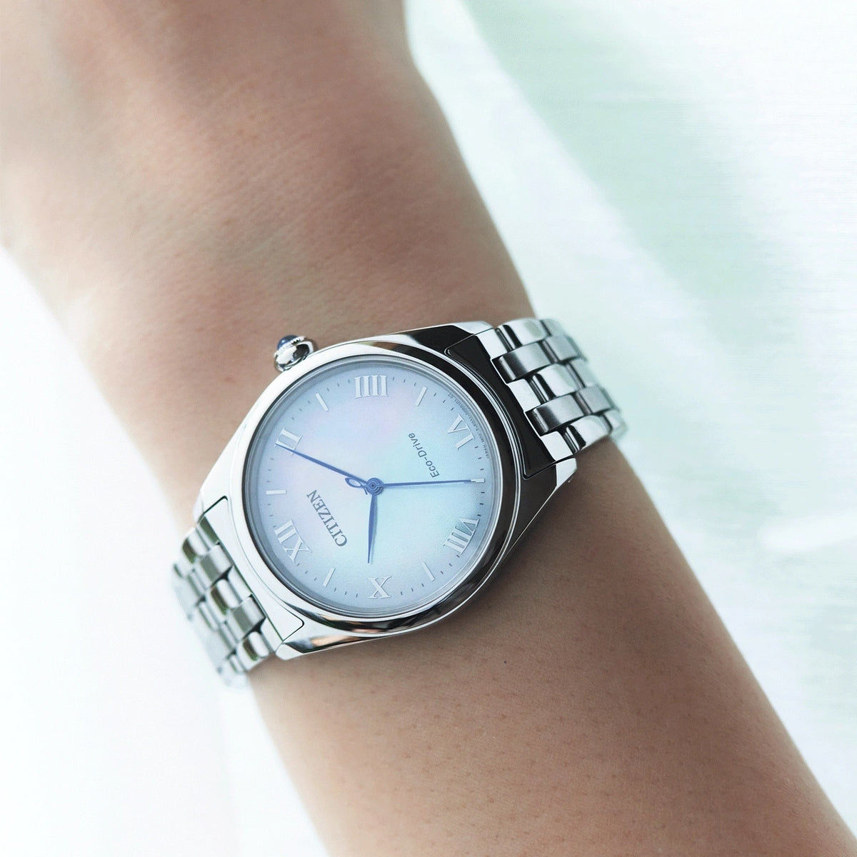 Citizen EM1140-80D Eco-Drive Damenuhr 33mm Perlmutt