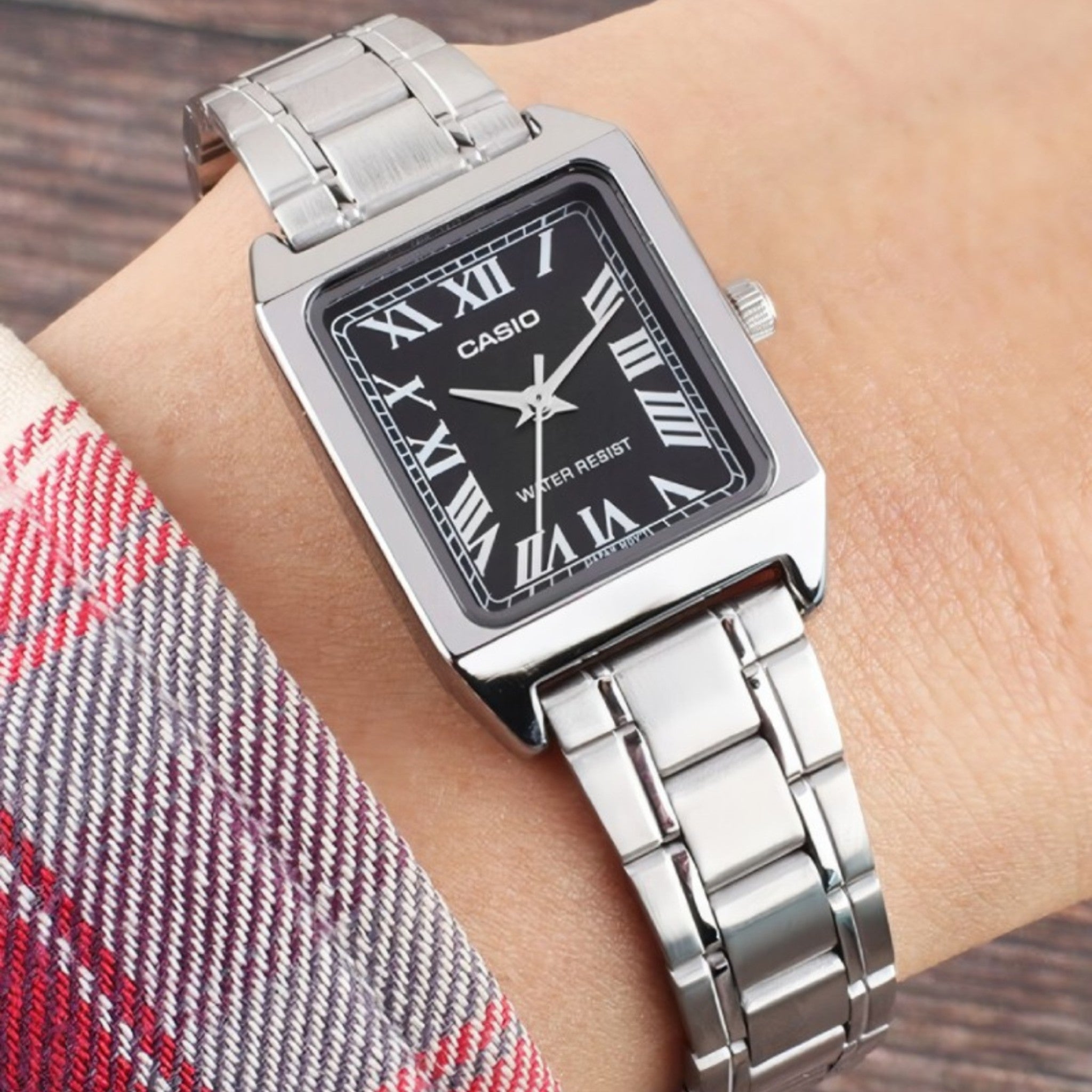 Casio Vintage Standard Damenuhr mit römischem Zifferblatt LTP-V007D-1B, schwarz