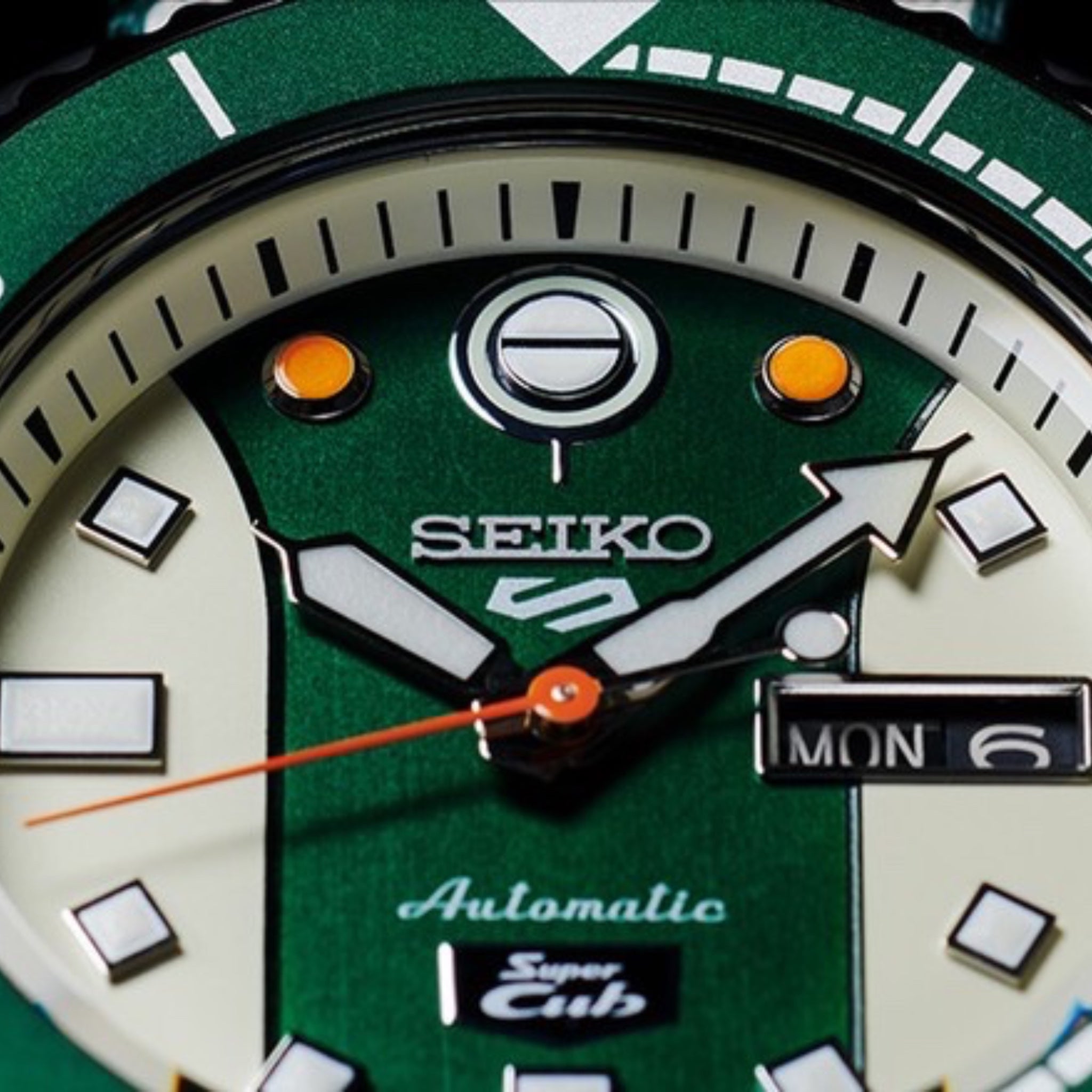 Montre Automatique Homme Seiko 5 Sports SRPJ49K1 Édition Limitée Honda Super Cub Vert
