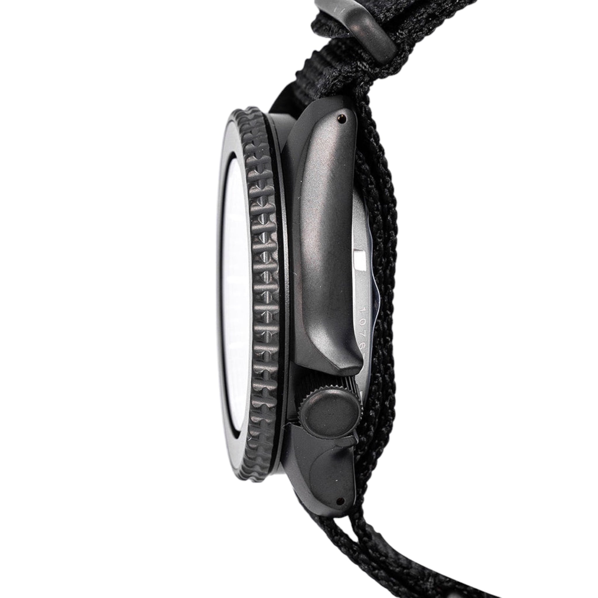 Montre Automatique Homme Seiko 5 Sports SRPD83K1 Street Noir Rouge Bracelet Nylon NATO