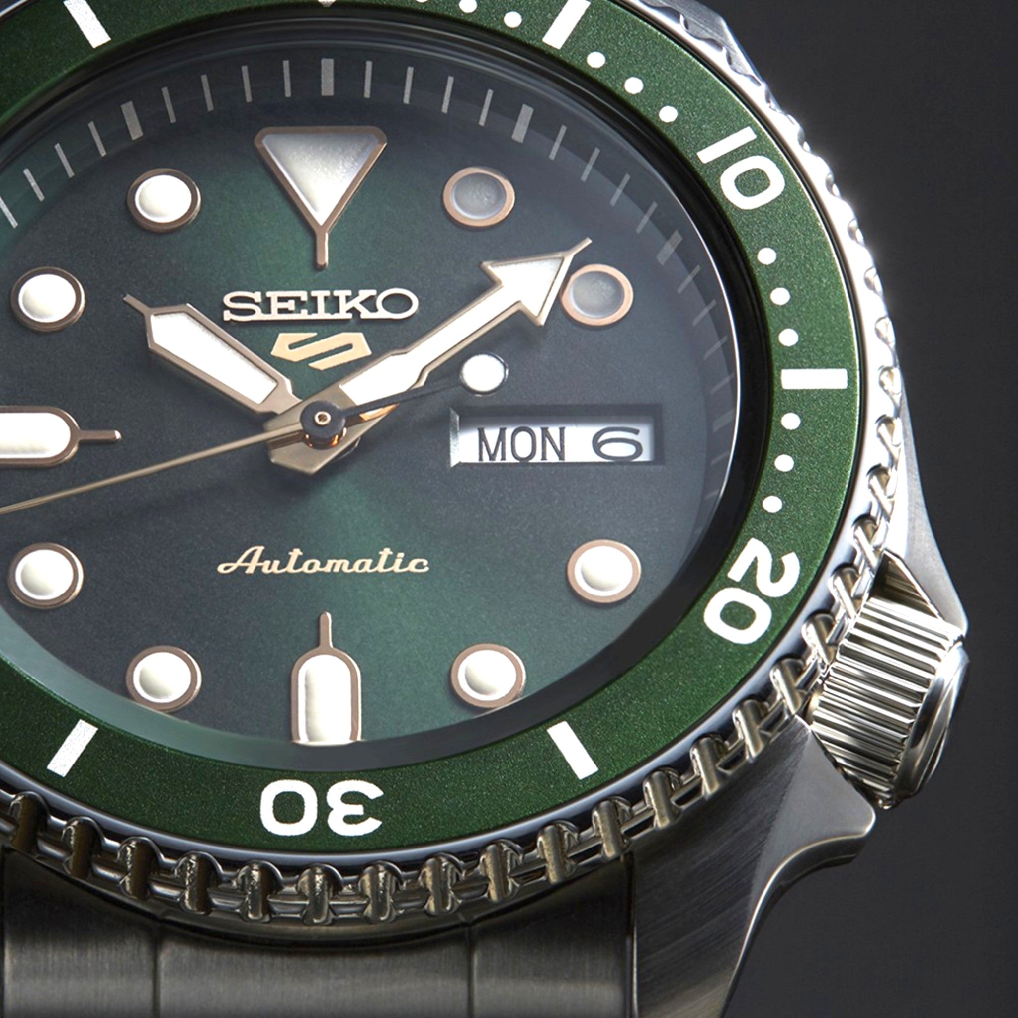 Seiko 5 Sports SRPD63K1 Herren-Automatikuhr mit Stahlarmband, tiefgrün