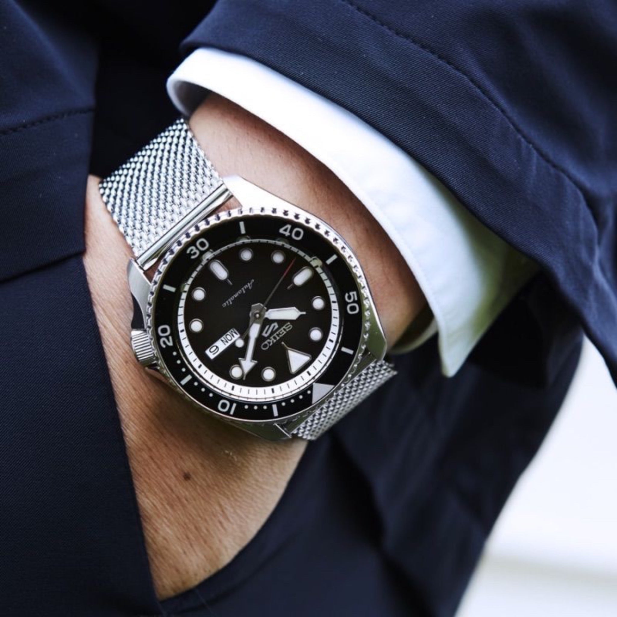 Montre Automatique Homme Seiko 5 Sports SRPD73K1 Suits Noir Bracelet Maille Acier