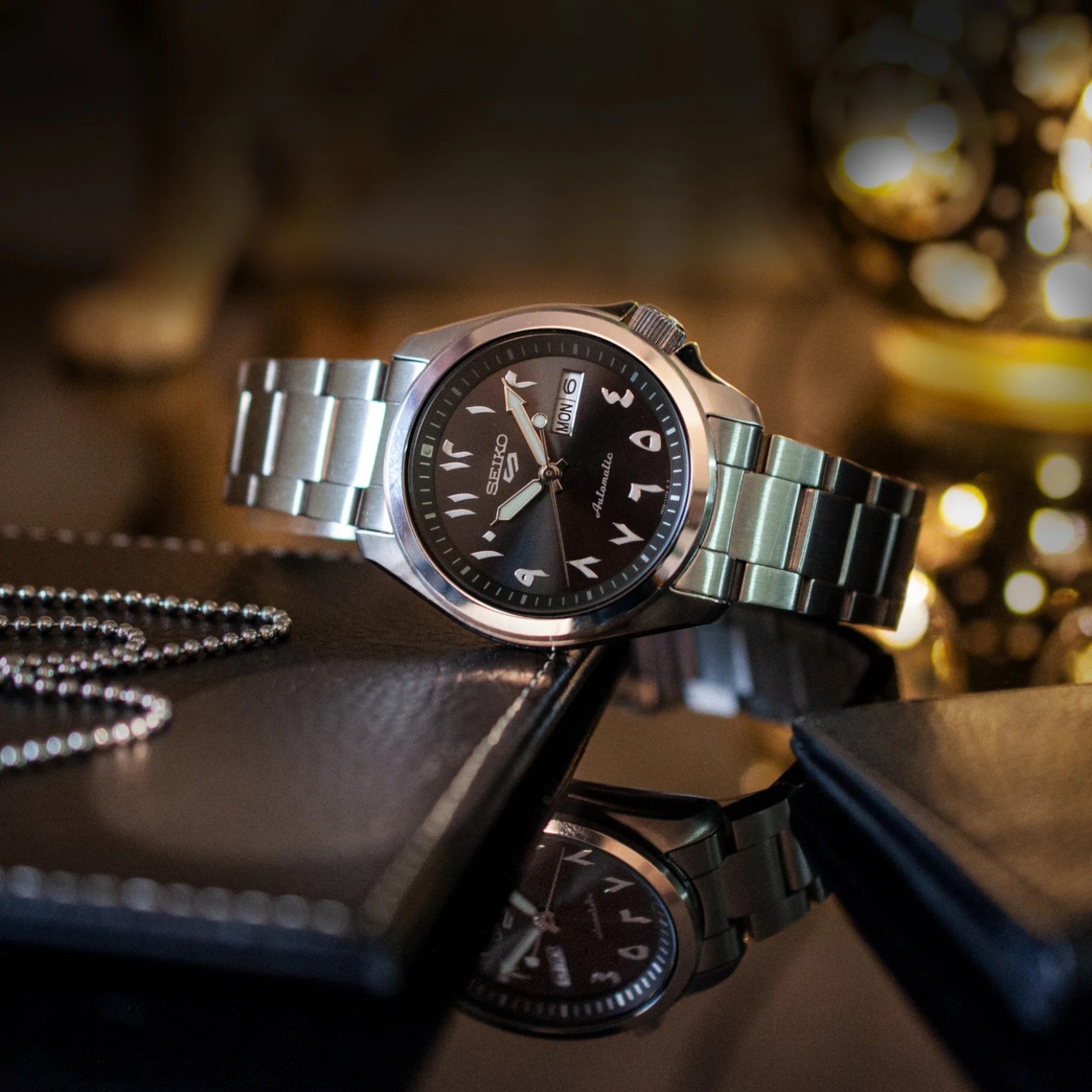Seiko SRPH47K1 – Schwarze Automatikuhr mit arabischem Zifferblatt