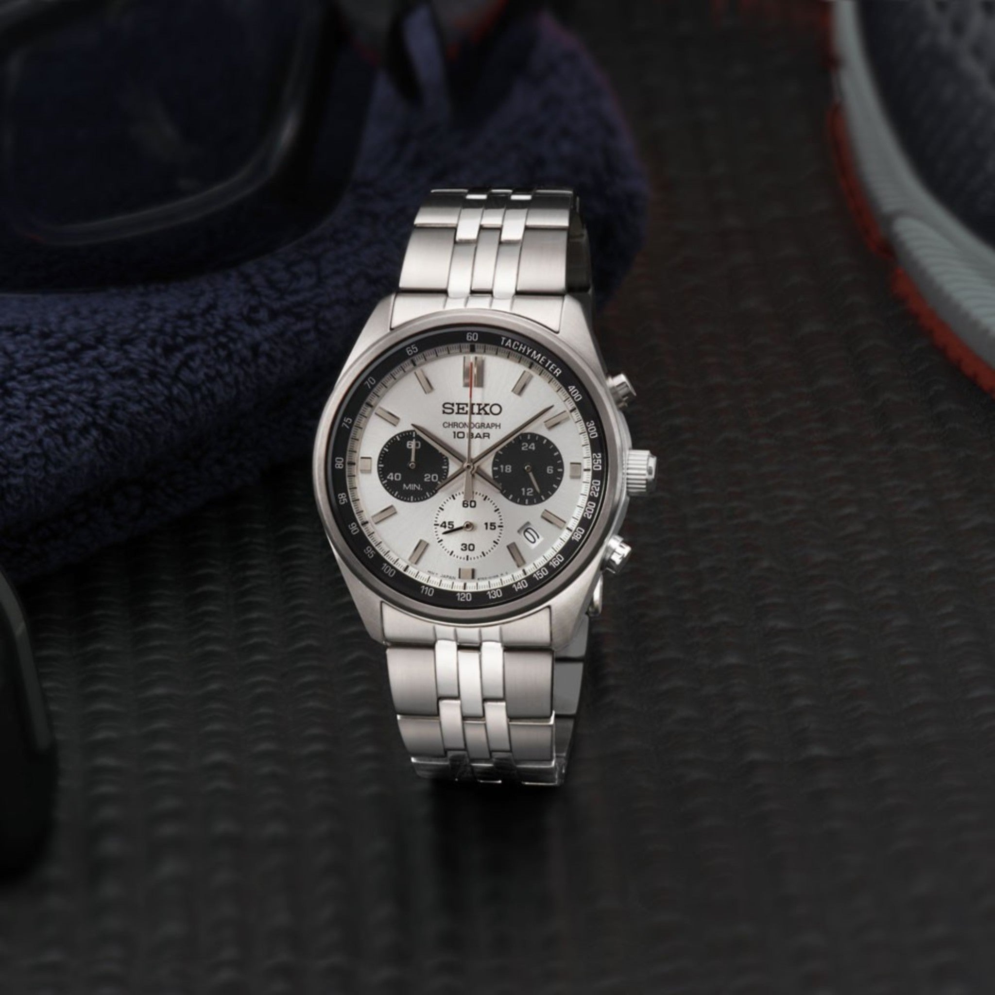 Seiko Men's Watch SSB425P1 Chronograph Silver White Black