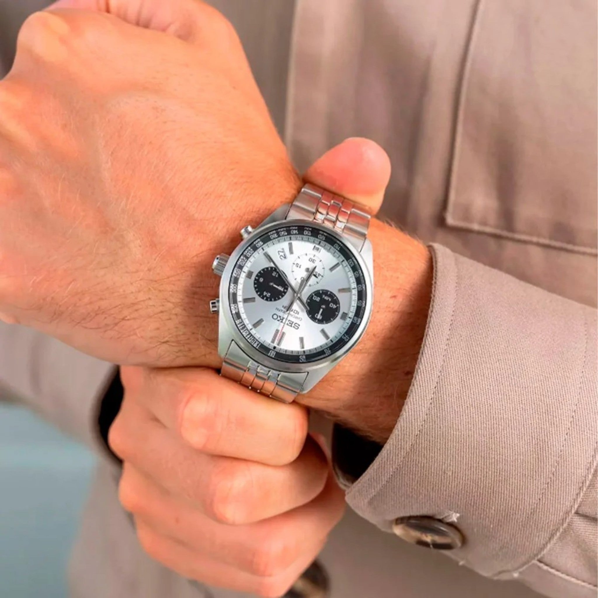 Seiko Men's Watch SSB425P1 Chronograph Silver White Black
