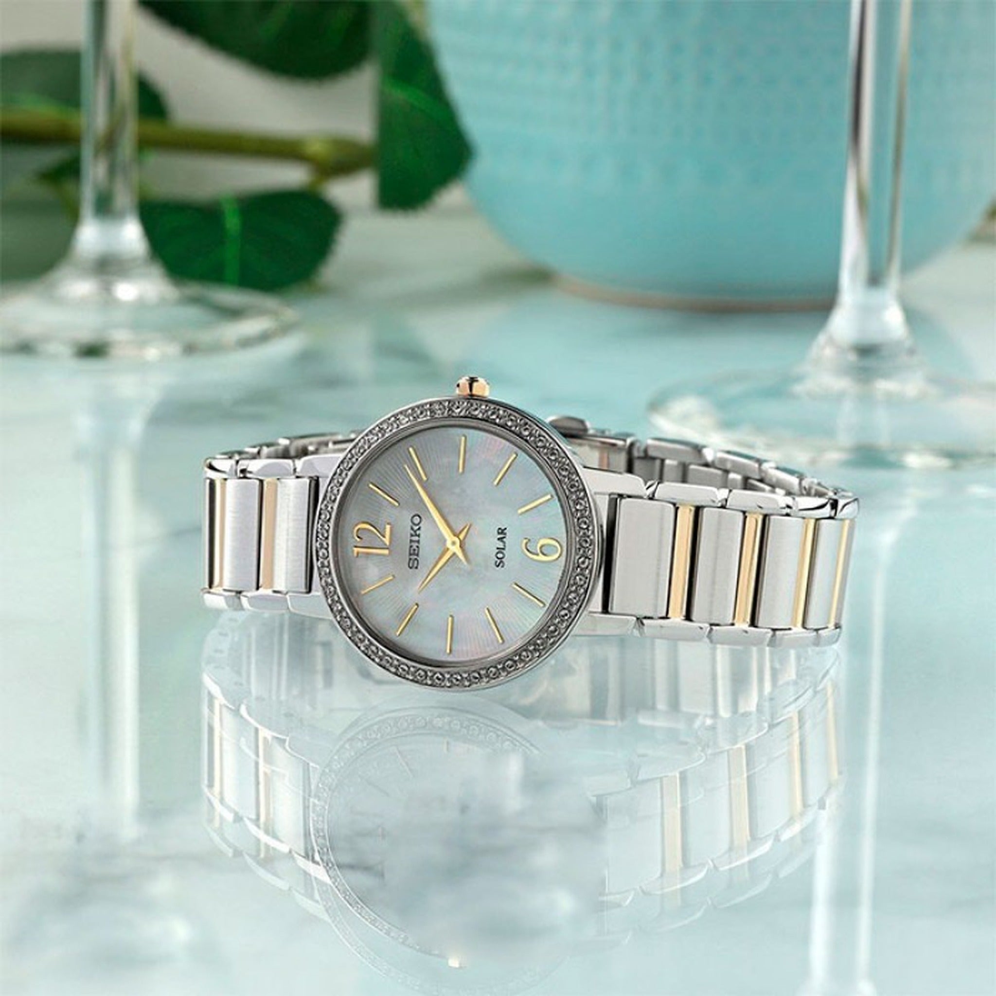 Montre Seiko Solar Quartz Femme SUP469P1 Nacre Ronde Argenté Doré
