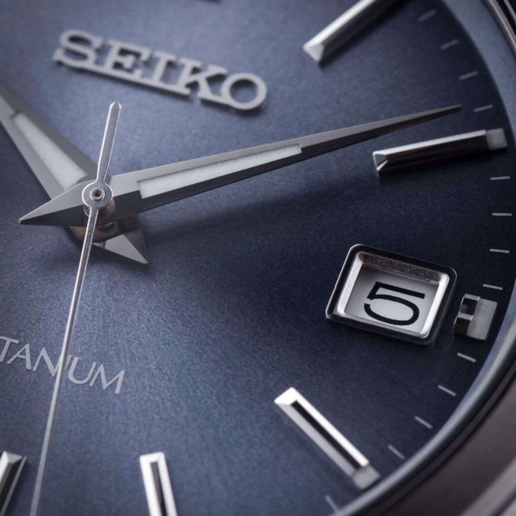 Montre Seiko Classic Homme SUR373P1 Bleu Titane Quartz