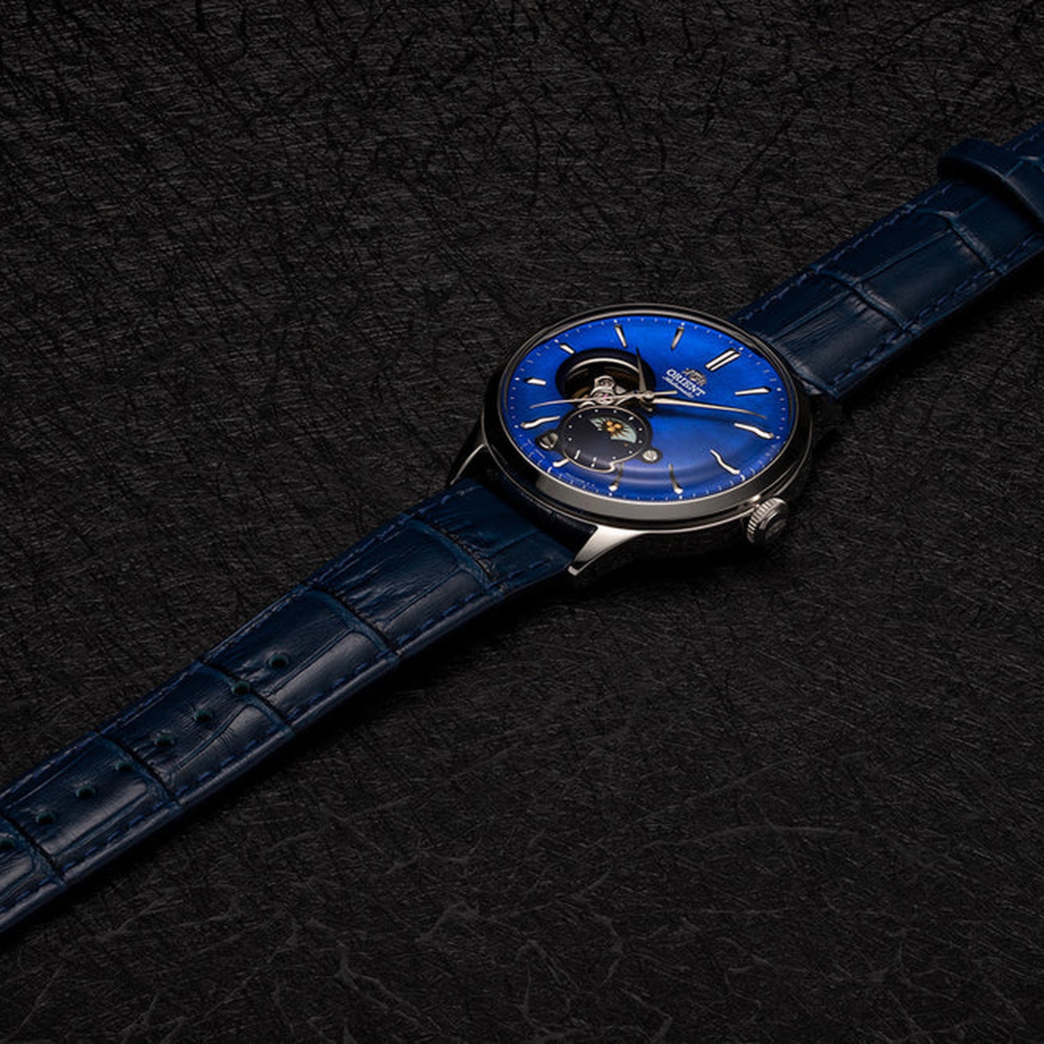Montre Orient Classique RA-AS0103A30B Cœur ouvert Sun&Moon Bleu Automatique