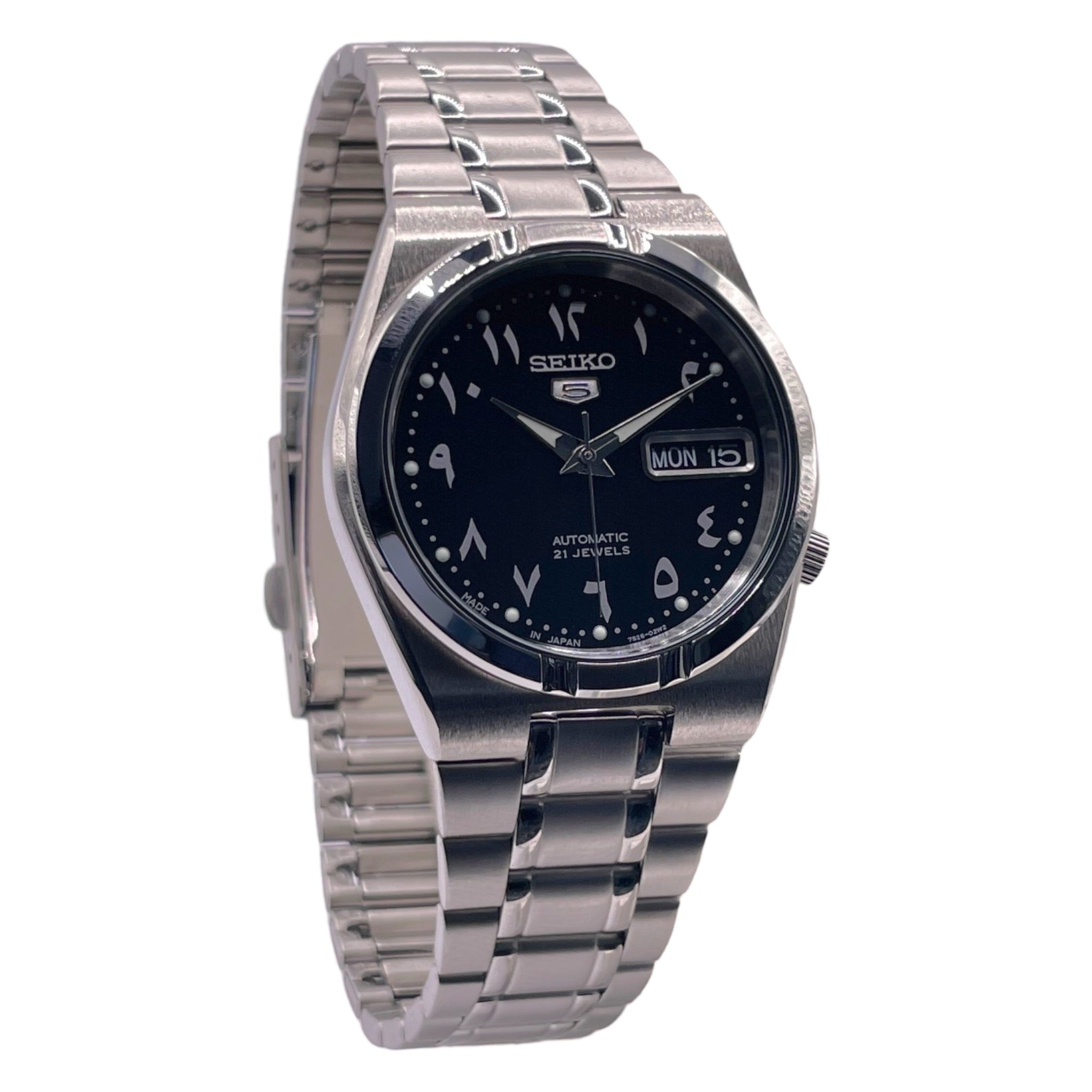 Montre Seiko en acier inoxydable, cadran noir de 34mm avec chiffres arabes, vue de côté