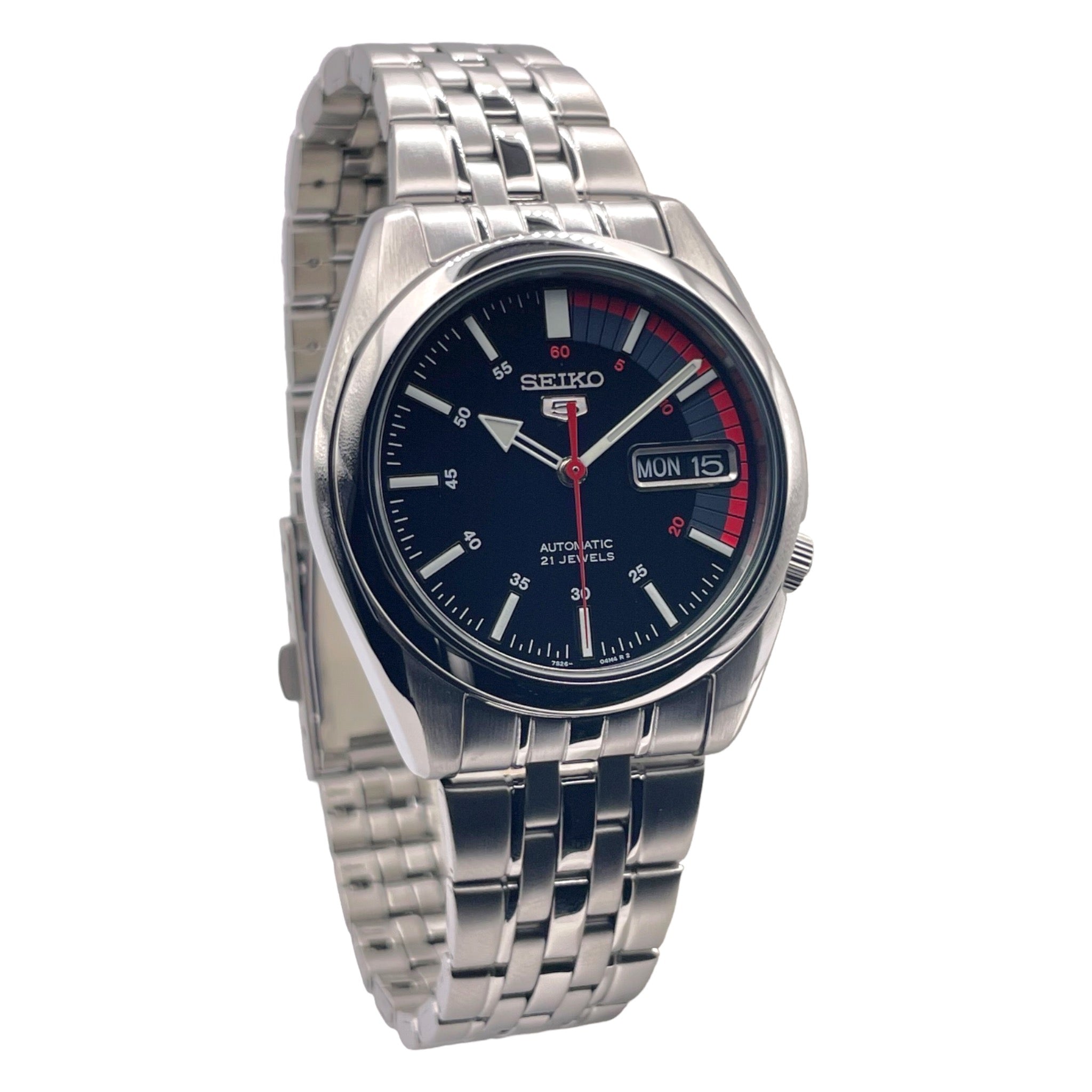 Montre Seiko bracelet métal, cadran de 37mm noir et rouge, vue de côté