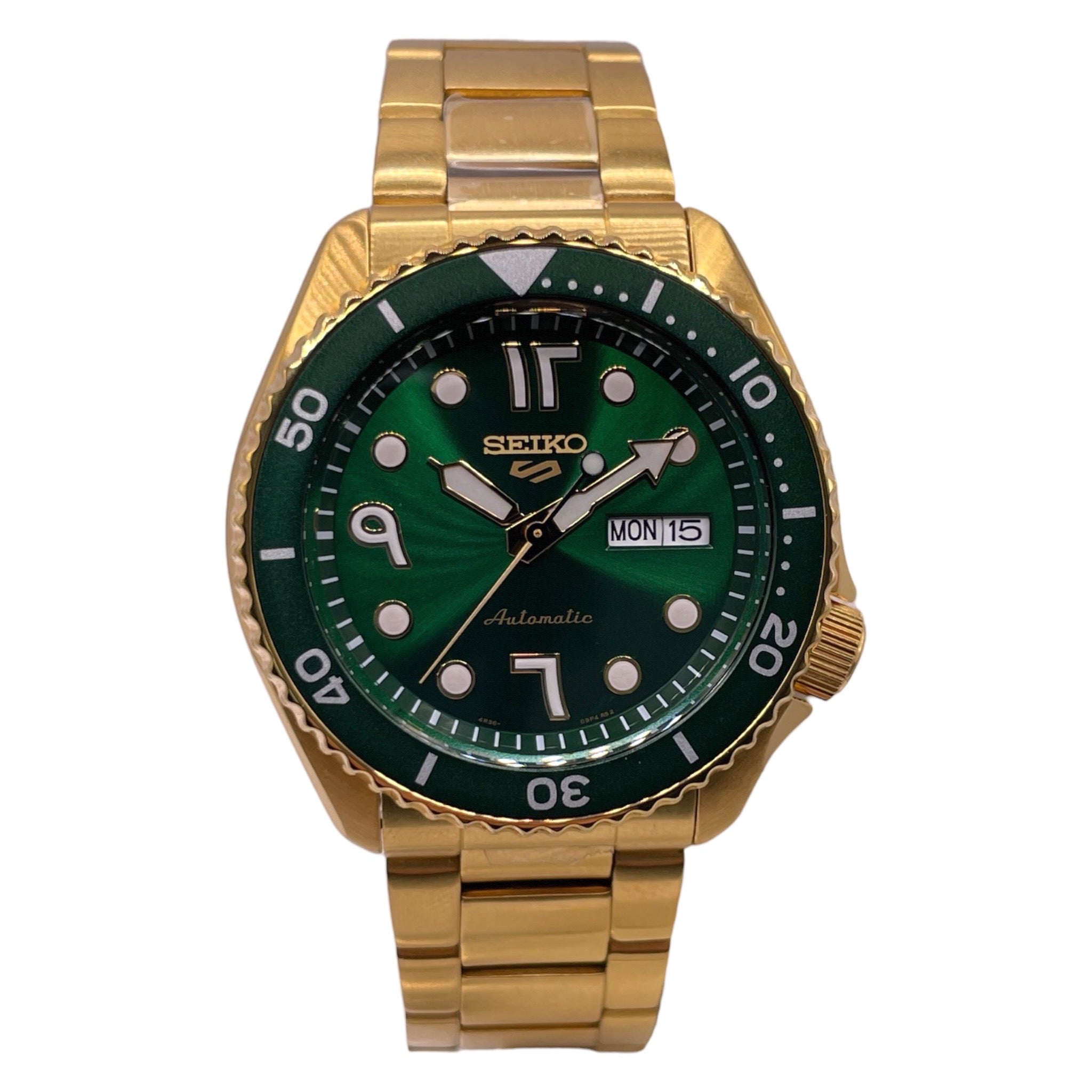 Montre Seiko dorée avec cadran vert de 40mm, chiffres arabes blancs, vue de face