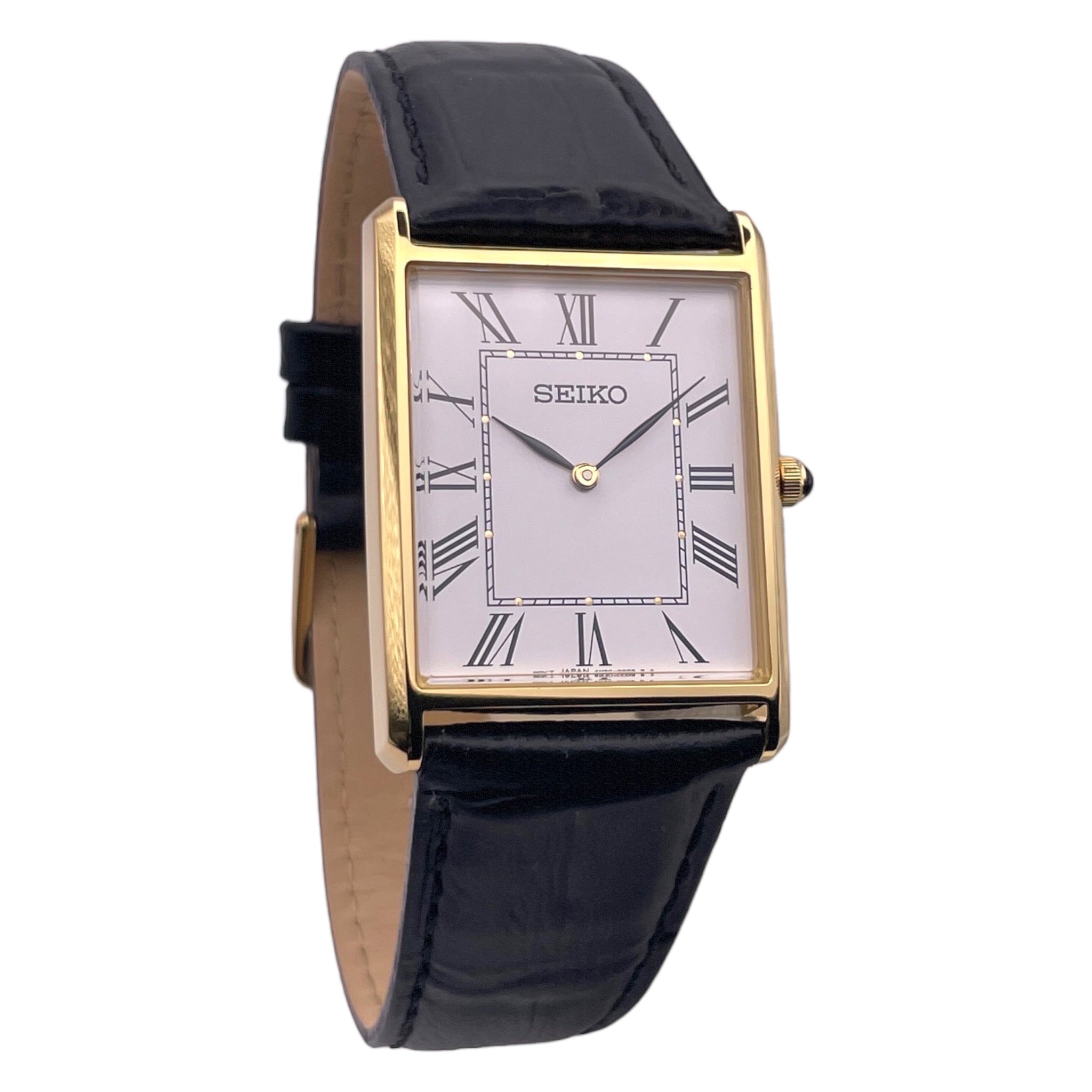 Montre Seiko rectangulaire dorée pour homme, avec bracelet cuir noir et cadran blancs avec chiffres romains, vue de côté