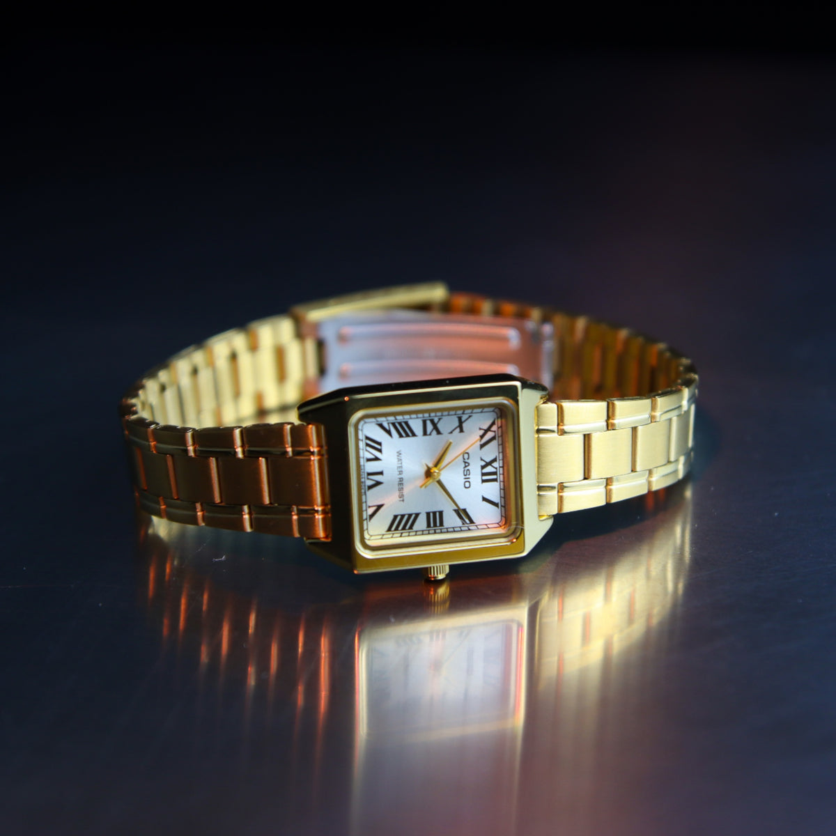 Casio Montre Femme LTP-V007G-9B Acier Doré - Élégante Et Précise