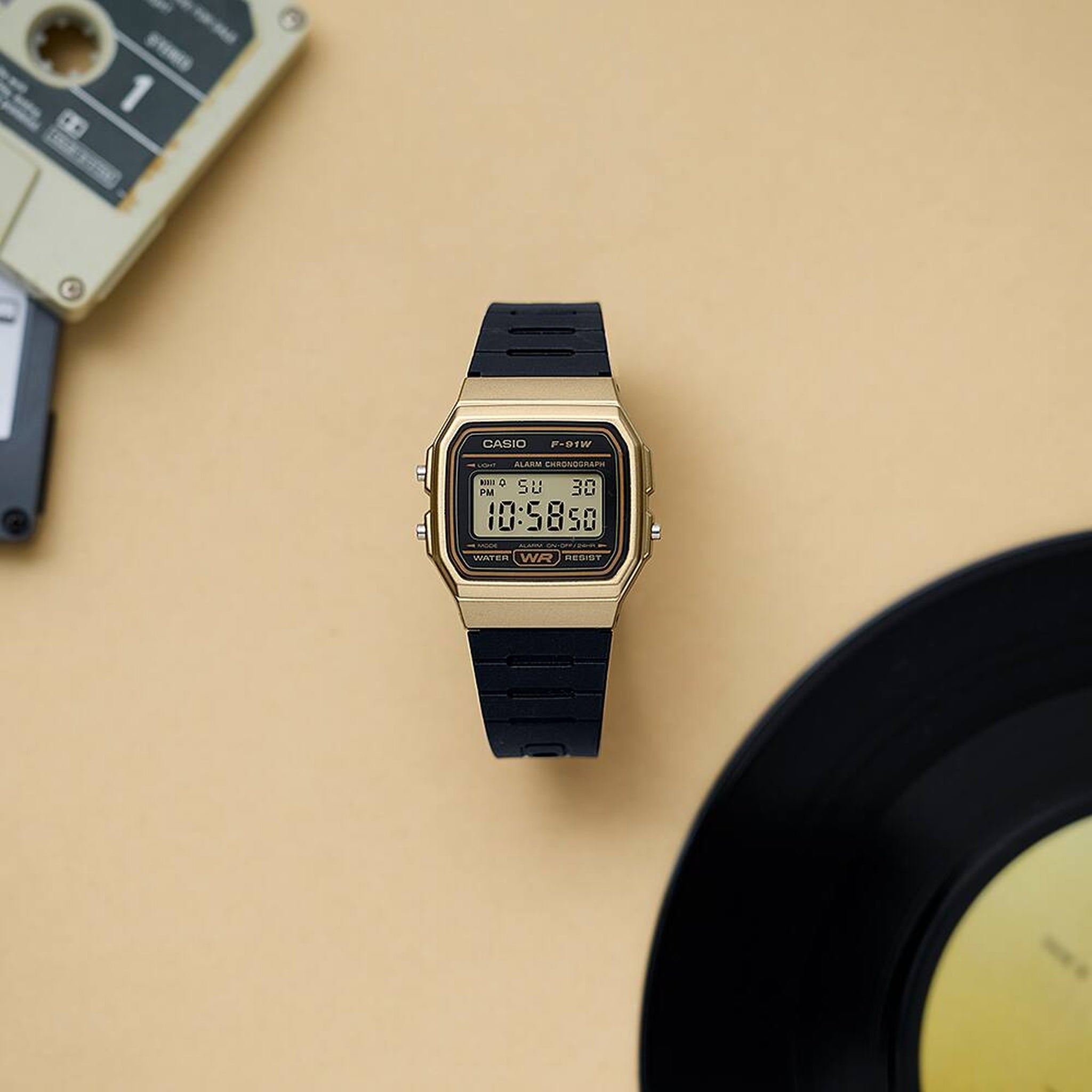 Montre Casio Mixte F-91WM-9A Quartz Digitale Doré Noir