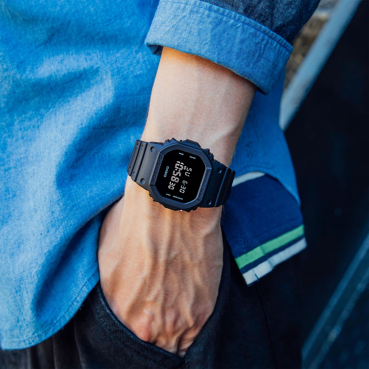 Casio G-Shock DW-5600UBB-1 Herrenuhr, Schwarz
