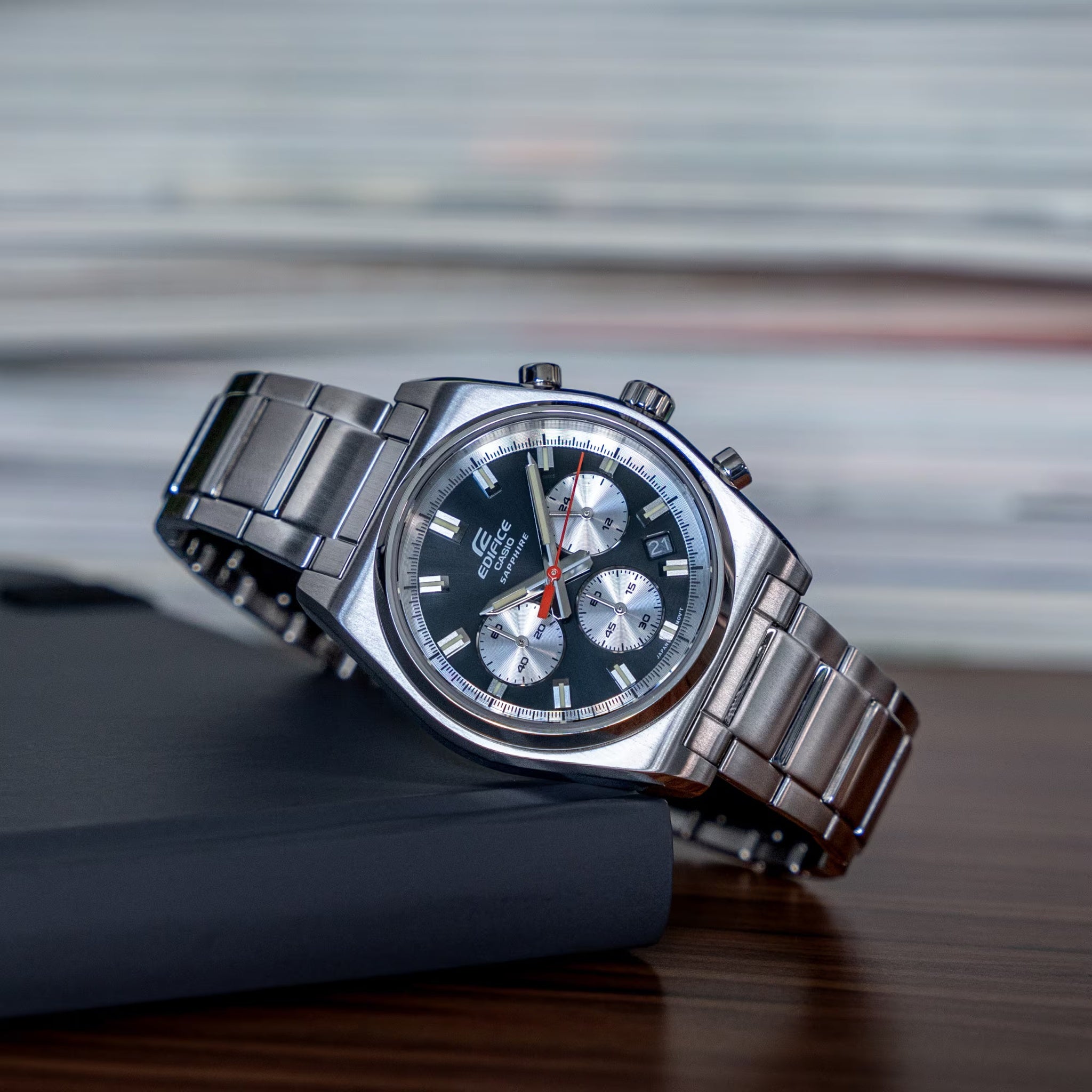 Casio Edifice EFB-730D-1A Herrenuhr Silber Schwarz