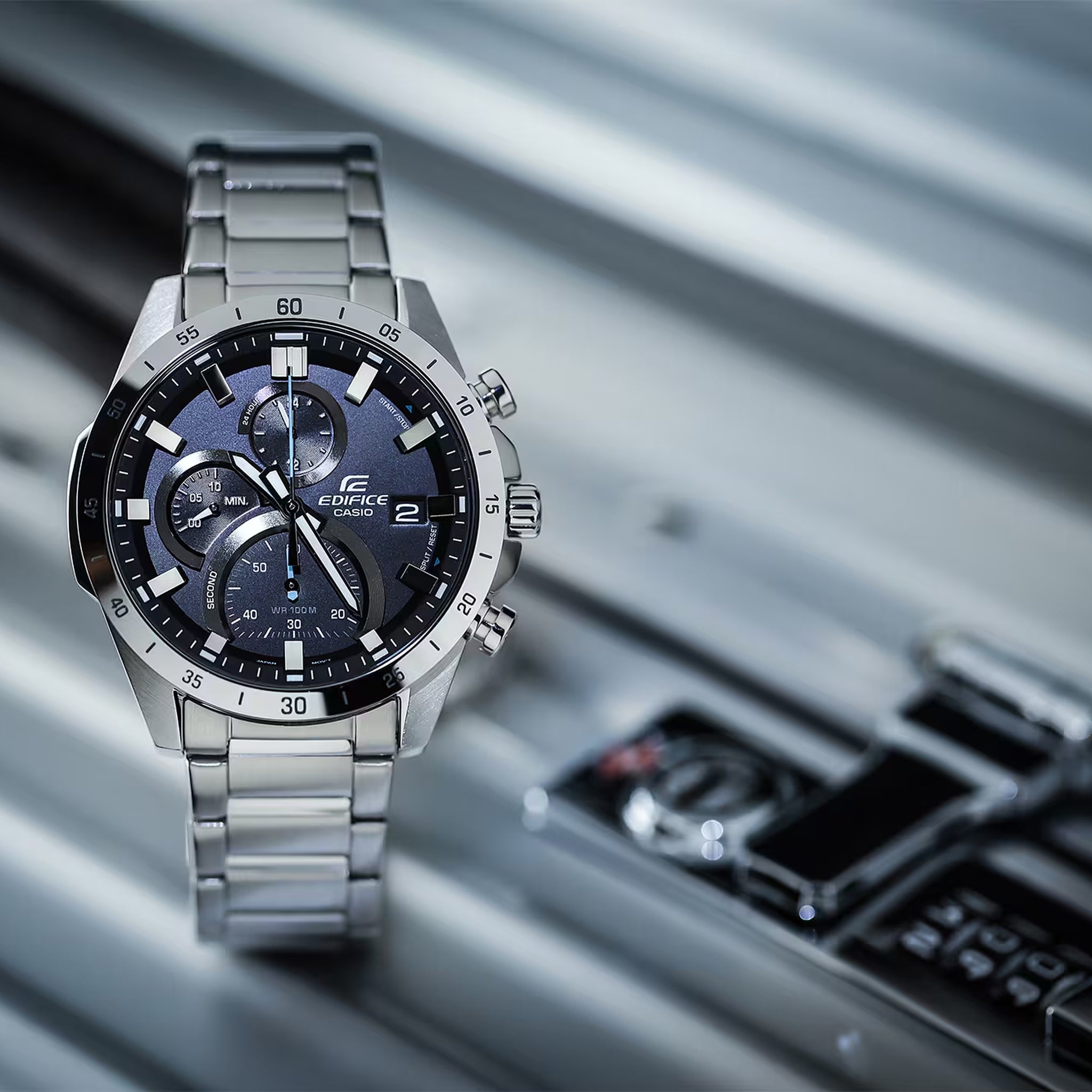 Casio Edifice EFR-571D-1A Herrenuhr Silber Schwarz