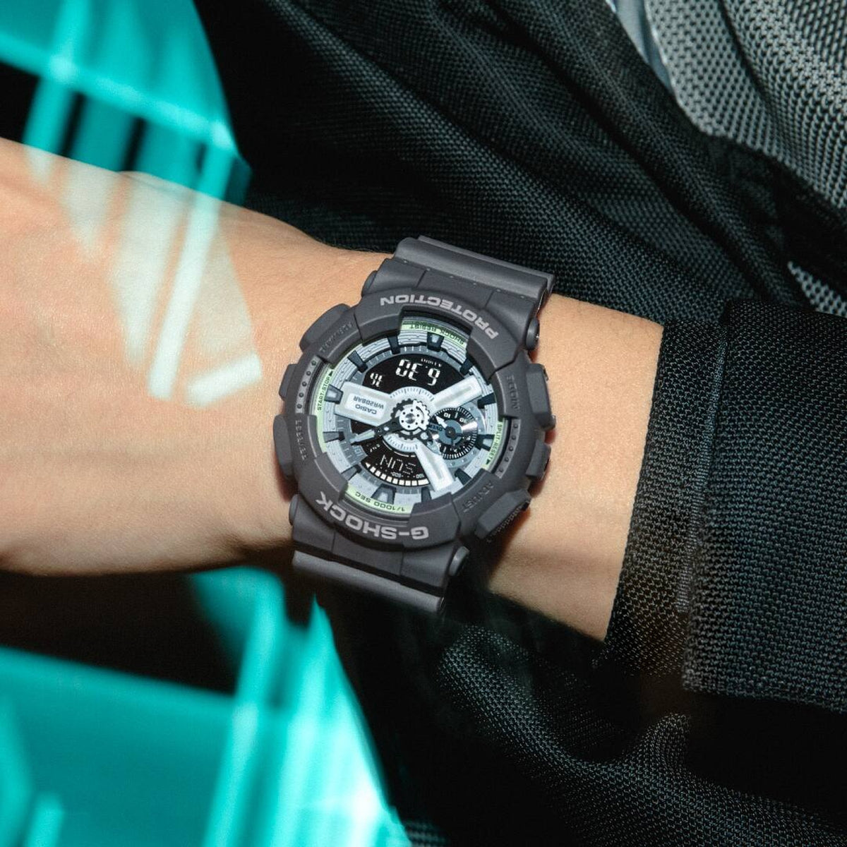 Casio G-Shock GA-110HD-8A Herrenuhr Grau
