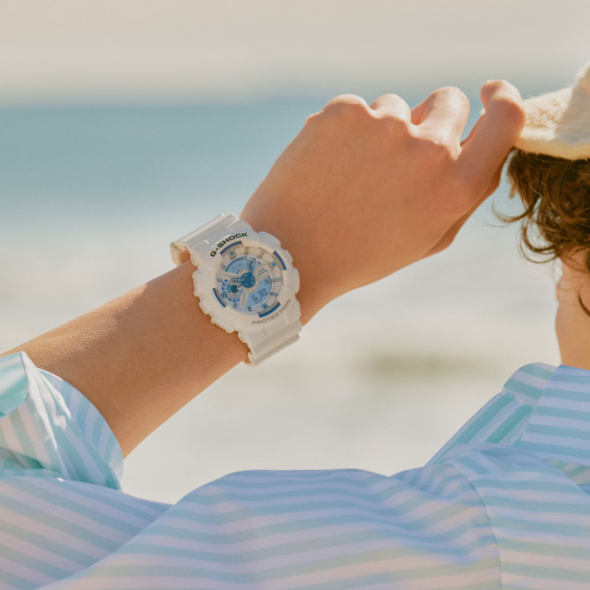 Casio G-Shock GA-110HDS-7A Herrenuhr Weiß Blau