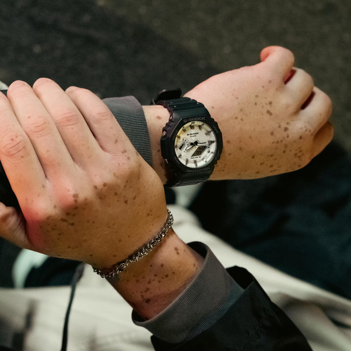Casio G-Shock GA-2100WD-1A Herrenuhr Schwarz Weiß