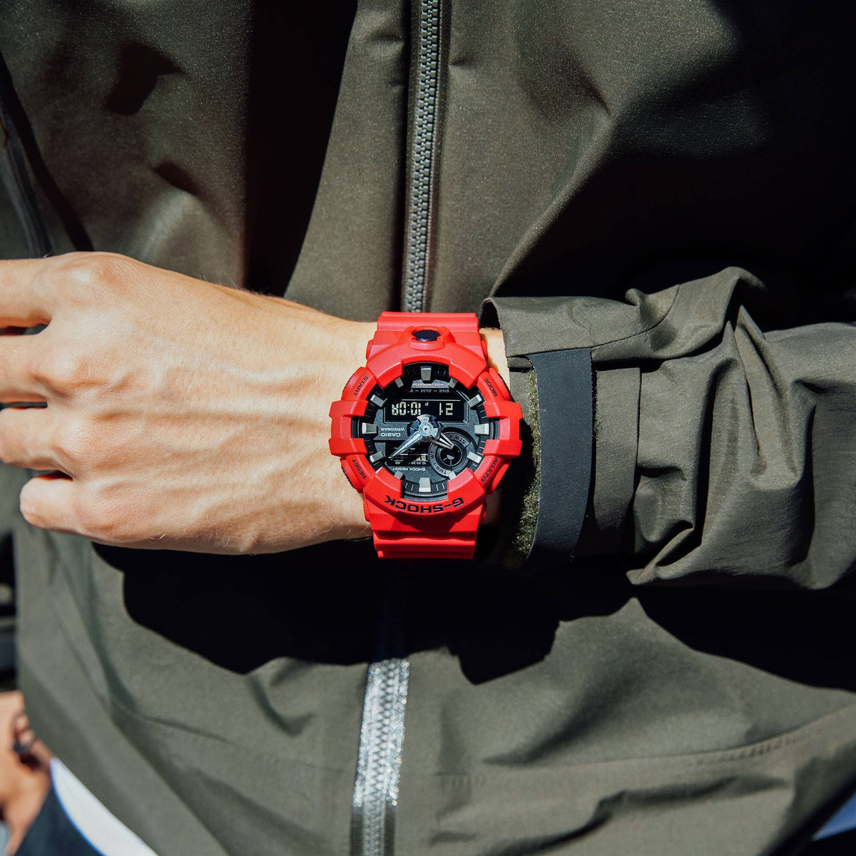 Casio G-Shock GA-700-4A Herrenuhr Rot Schwarz