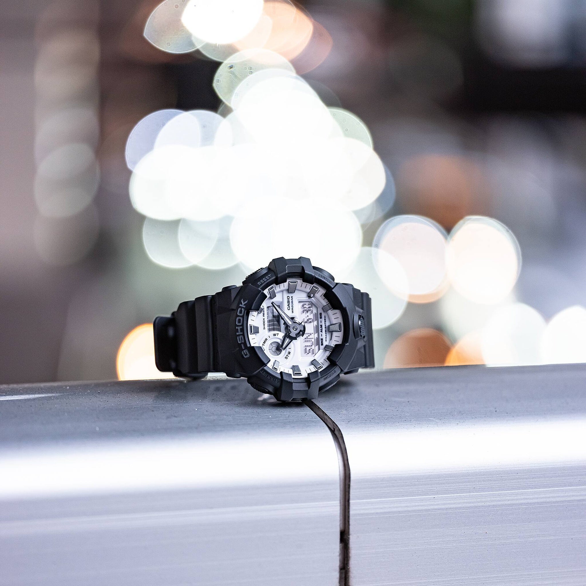 Montre Casio G-Shock GA-700WD-1A Homme Noir Blanc