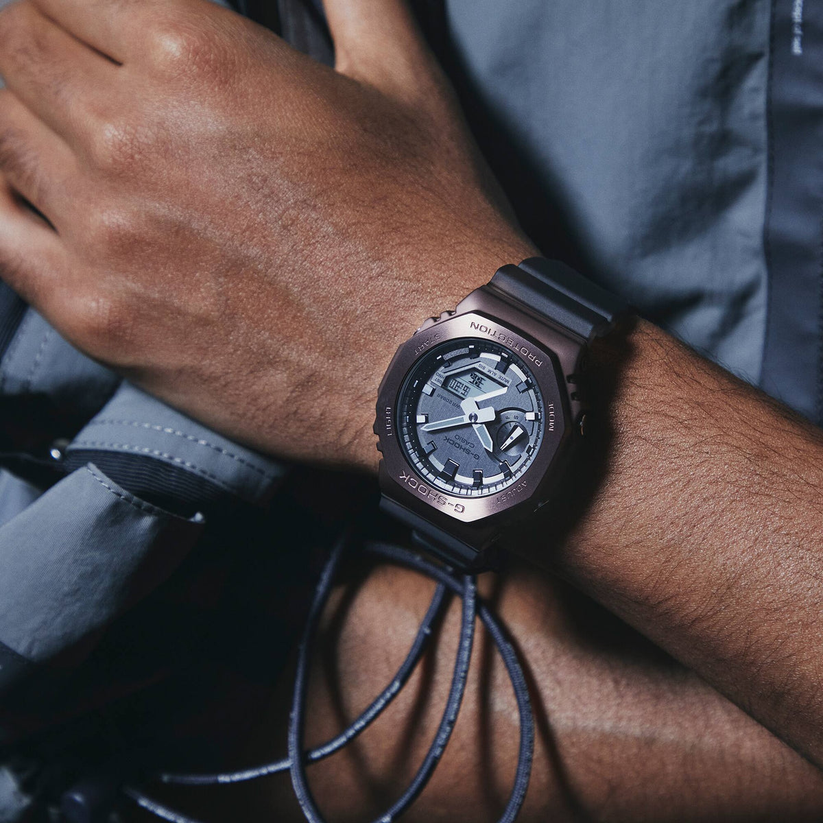 Casio G-Shock GM-2100MF-5A Herrenuhr Grau Rosa