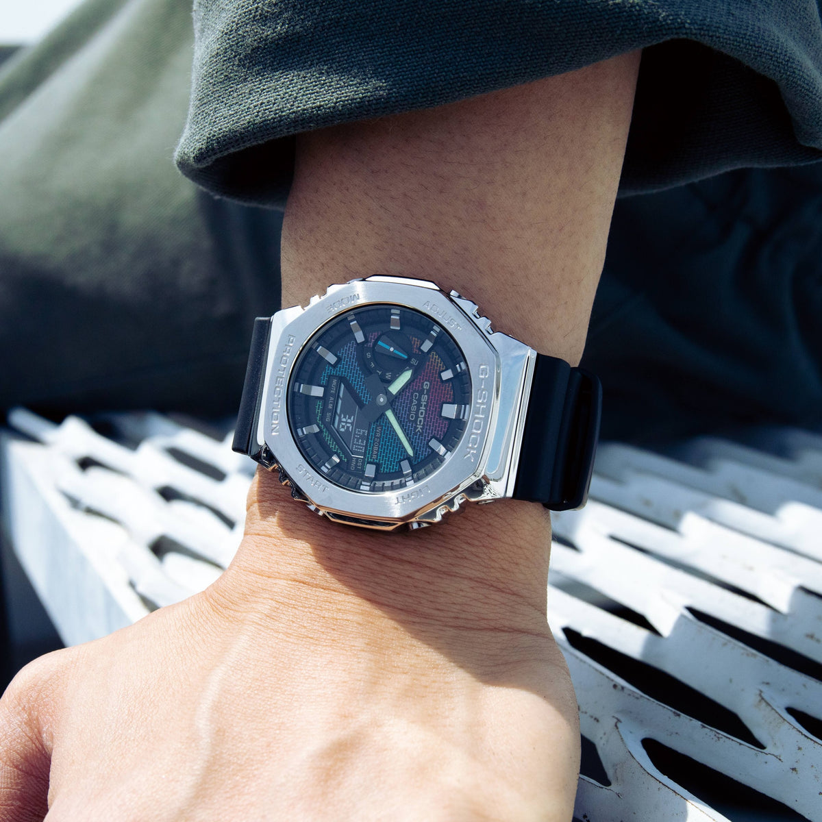 Casio G-Shock GM-2100RW-1A Herrenuhr Silber Mehrfarbig
