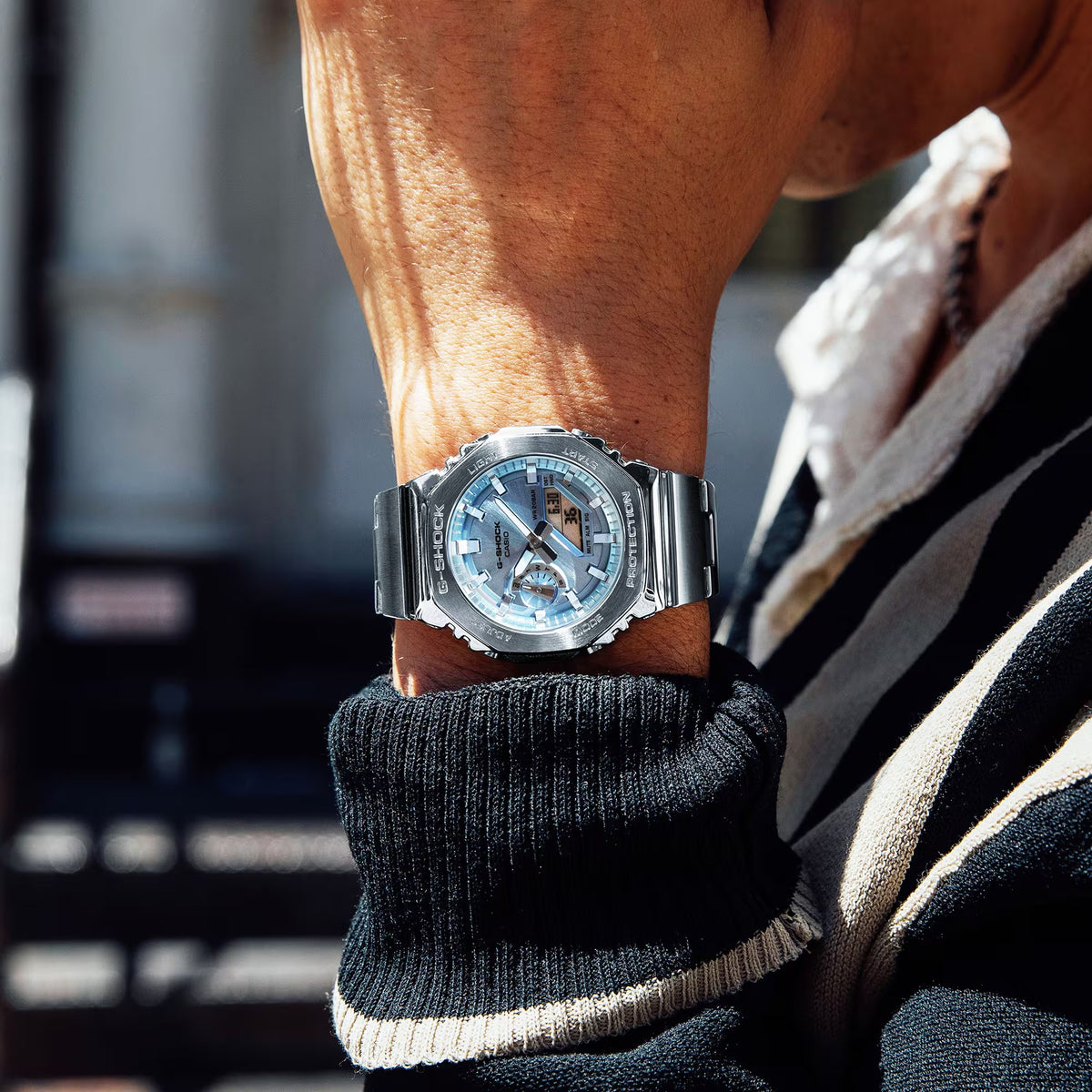 Casio G-Shock GM-2110D-2A Herrenuhr Silber Blau