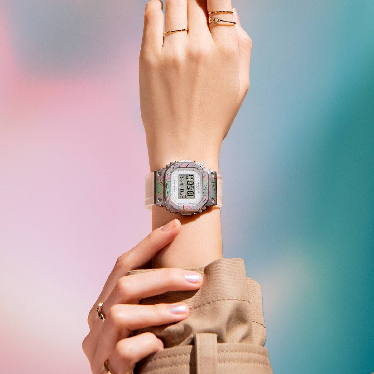 Casio G-Shock GM-S5640GEM-7 Damenuhr Weiß Mehrfarbig