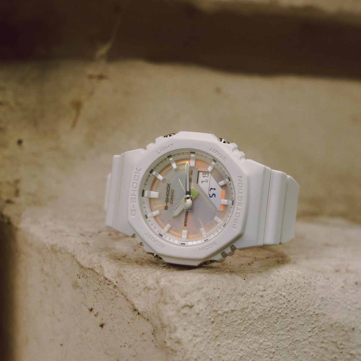 Casio G-Shock GMA-P2100PC-7A Damenuhr Weiß