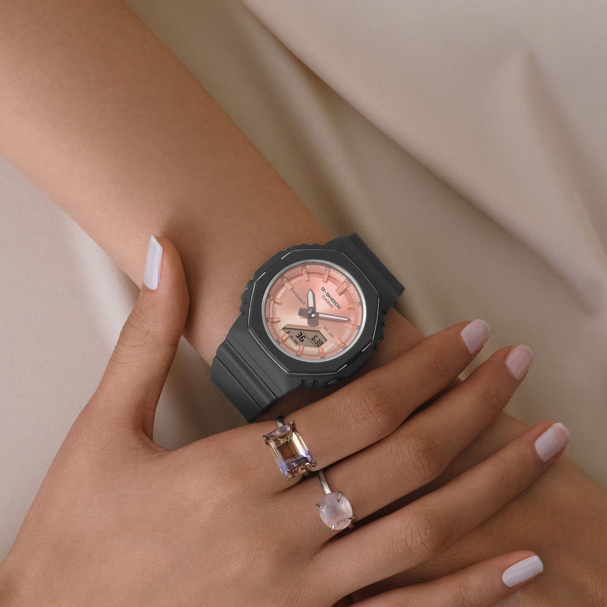 Casio G-Shock GMA-P2110SC-4A Damenuhr Schwarz Roségold