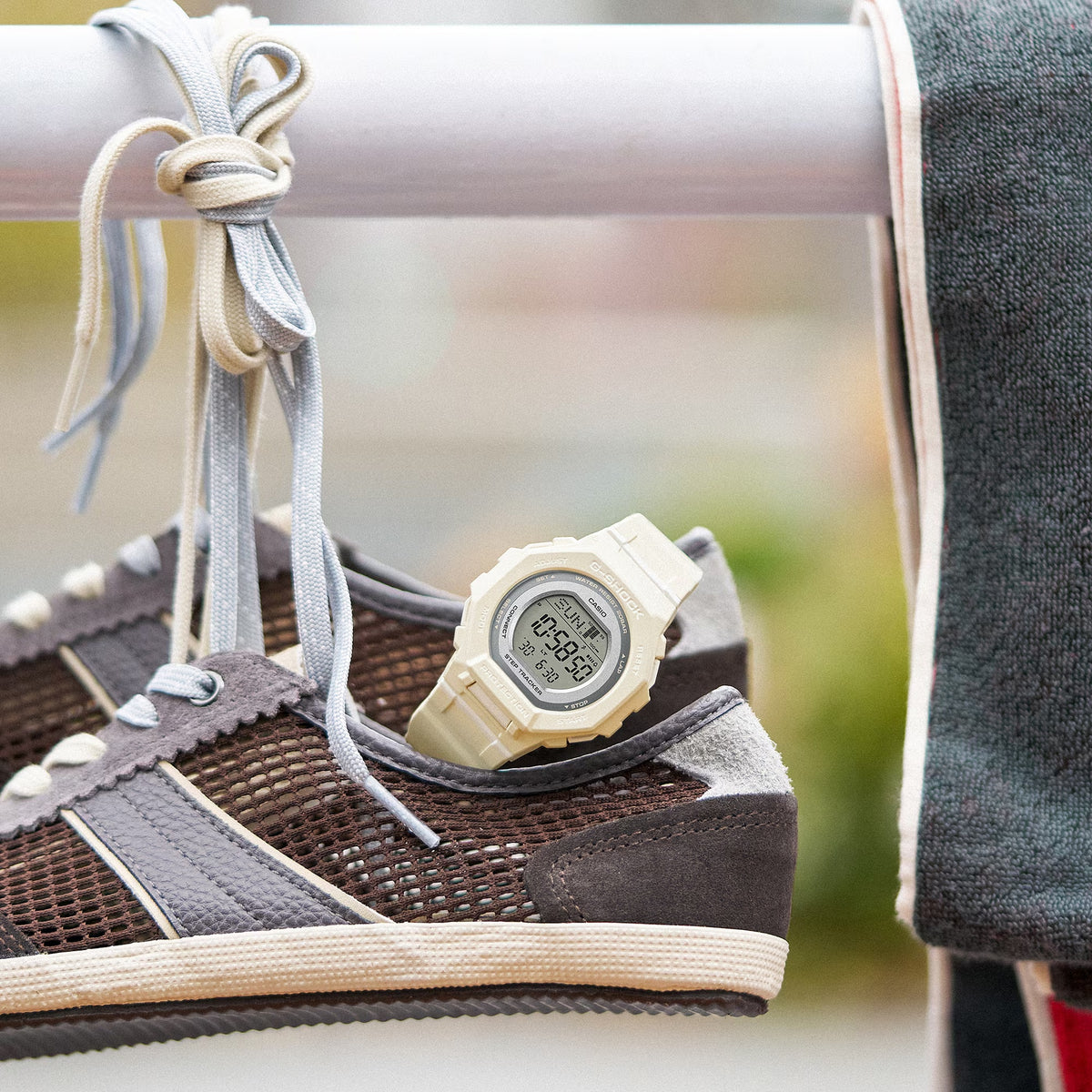 Casio G-Shock GMD-B300-7 Damenuhr Weiß