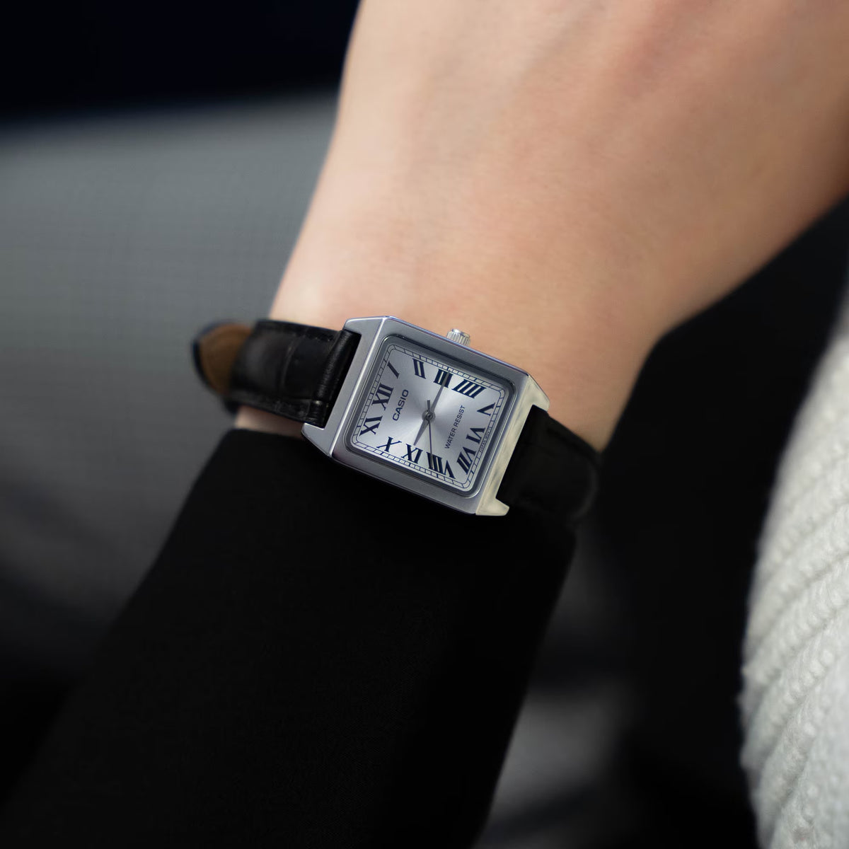 Casio LTP-B150L-7B1 dameshorloge zilverkleurig rechthoekig Romeinse cijfers