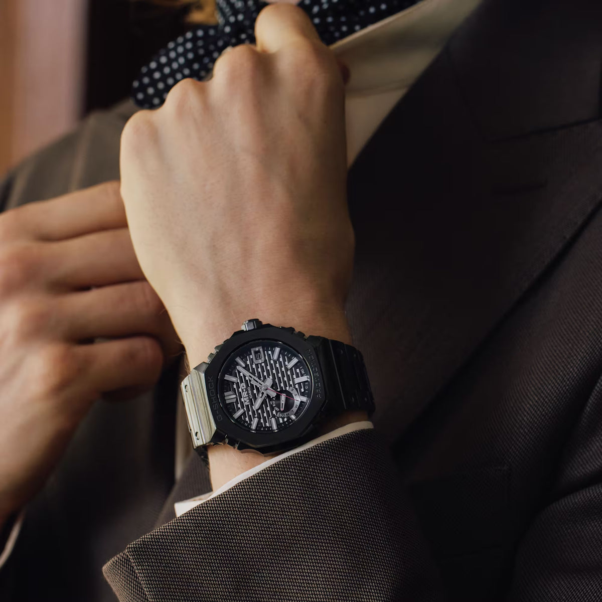 Montre Casio G-Shock MRG-B2100B-1A Solaire Radio-piloté Titane