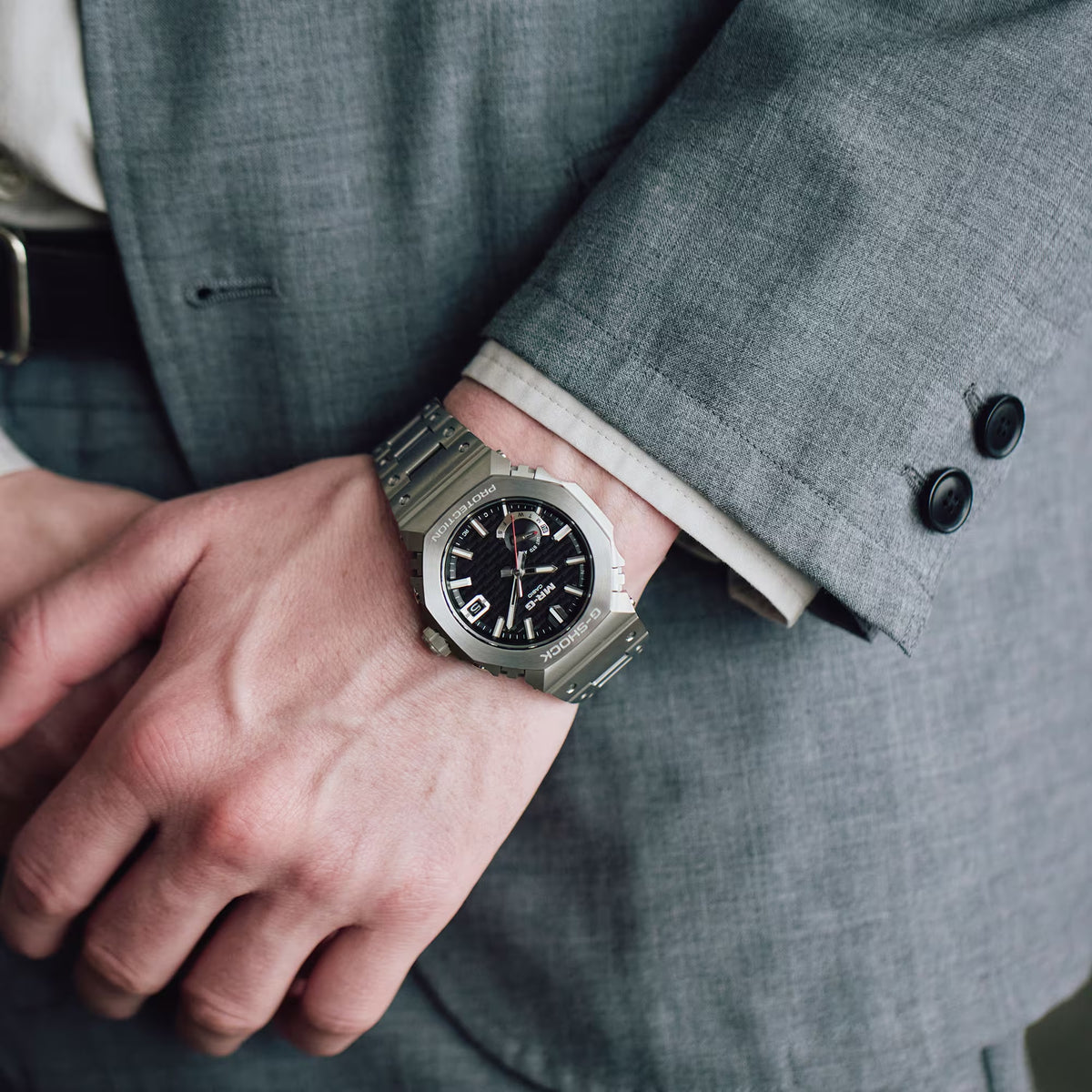 Casio G-Shock MRG-B2100D-1A Uhr Solar Funkgesteuert Titan