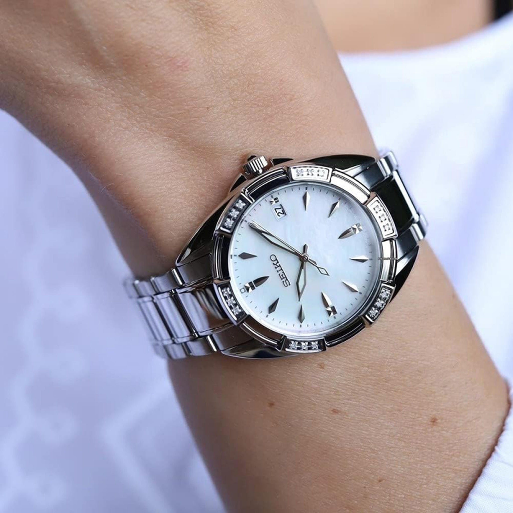 Seiko Women's Conceptual Watch SKK883P1 Mother of Pearl Diamond