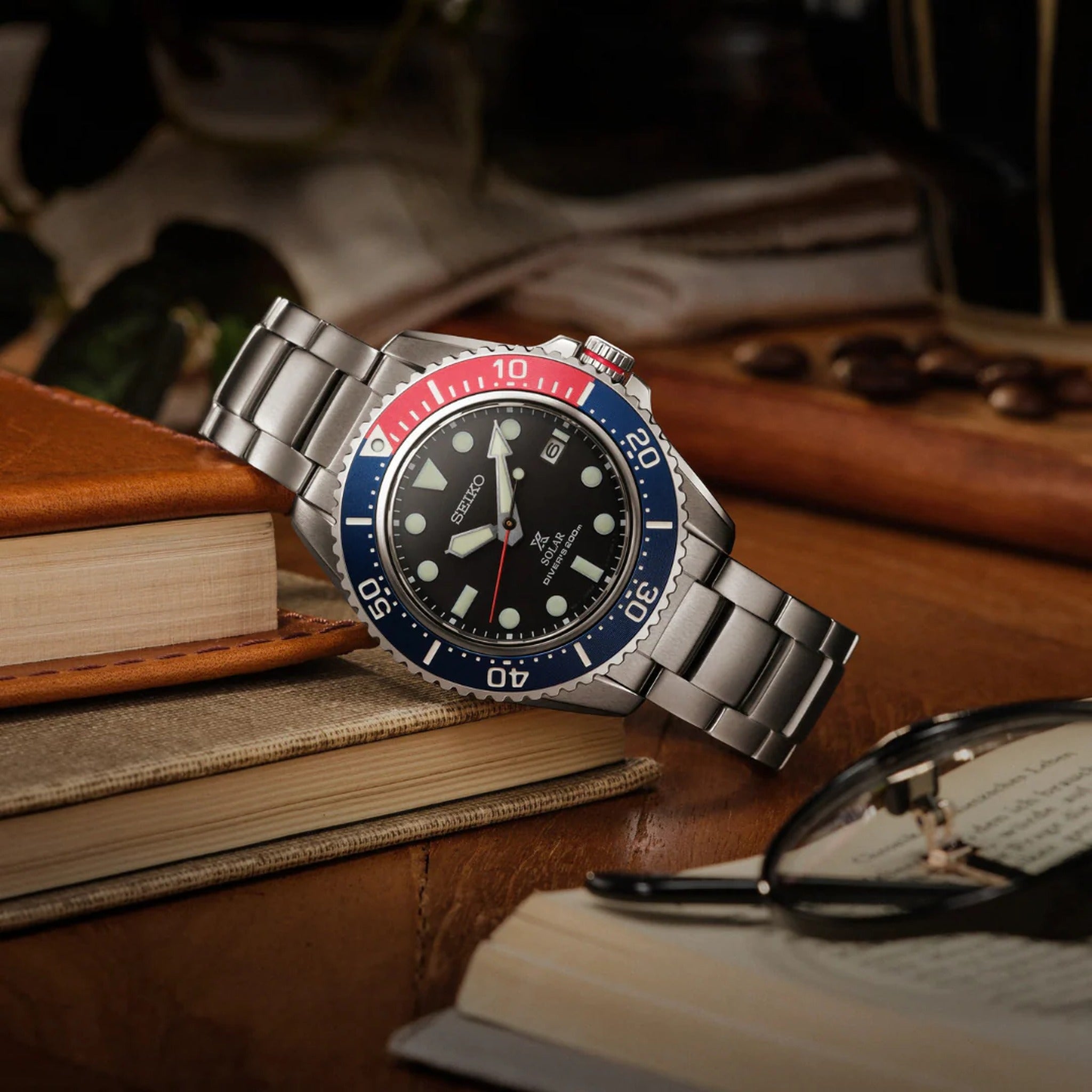 Seiko Men's Prospex Solar Watch SNE591P1 Blue Red