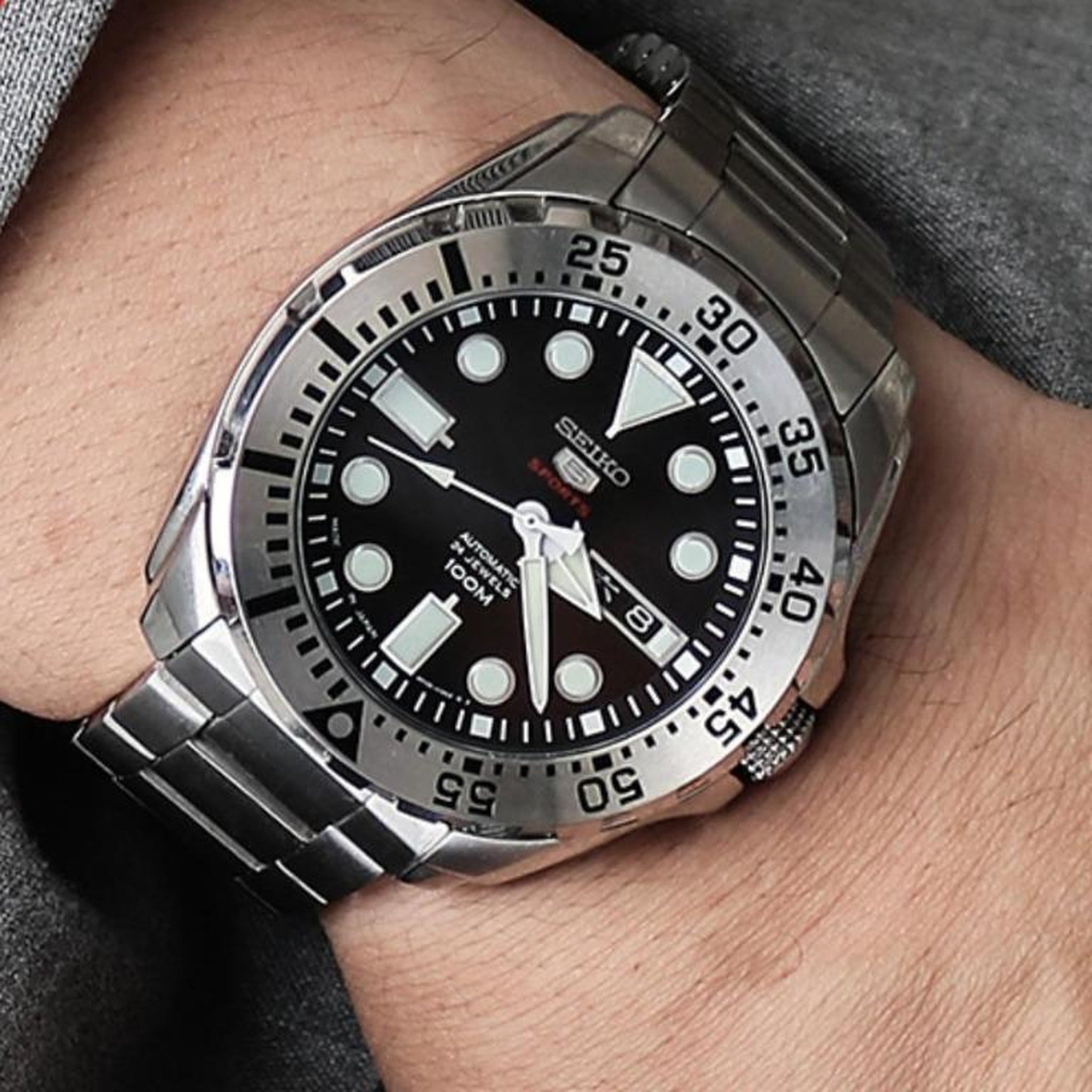 Montre Seiko 5 Sports Automatique Homme SRP599J1 Noir