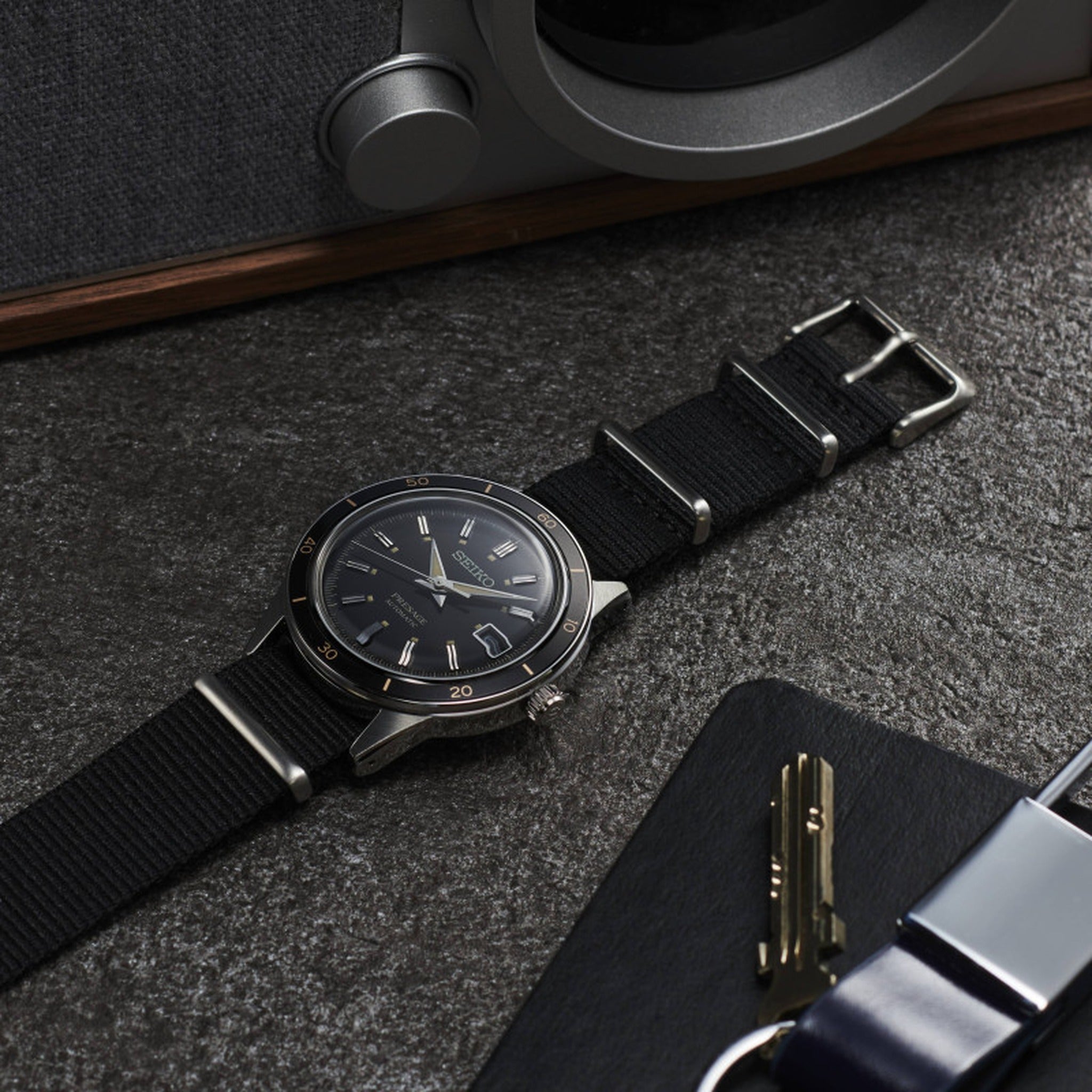 Seiko Presage Herren-Automatikuhr SRPG09J1, schwarzes Nylonarmband im Stil der 60er Jahre