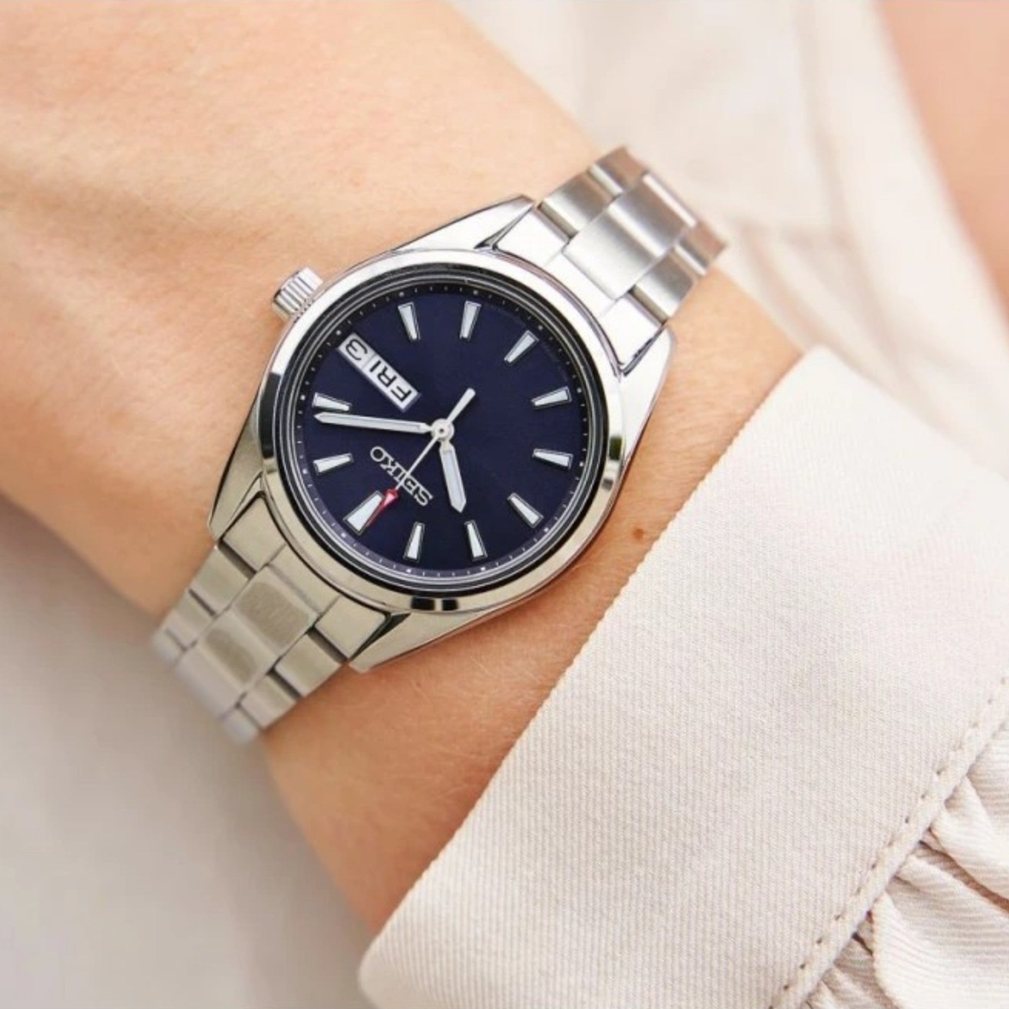 Montre Seiko Neo Classic Femme SUR353P1 Bleu Jour / Date Quartz